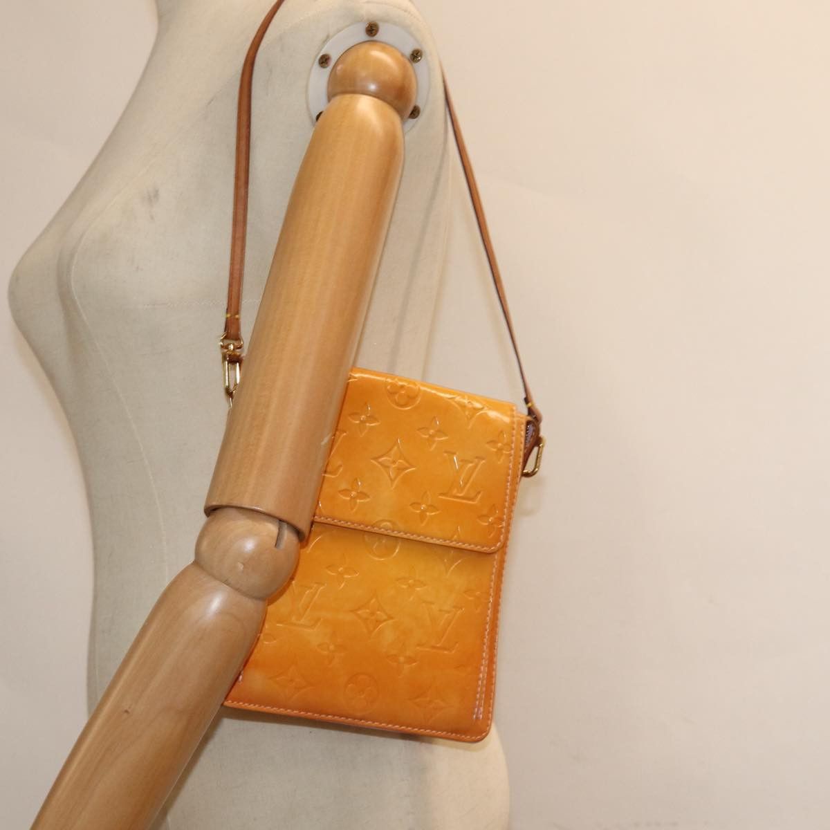 Louis Vuitton Mott Yellow Patent Leather Shoulder Bag (Pre-Owned) Size ONE SIZE - 11 Thumbnail