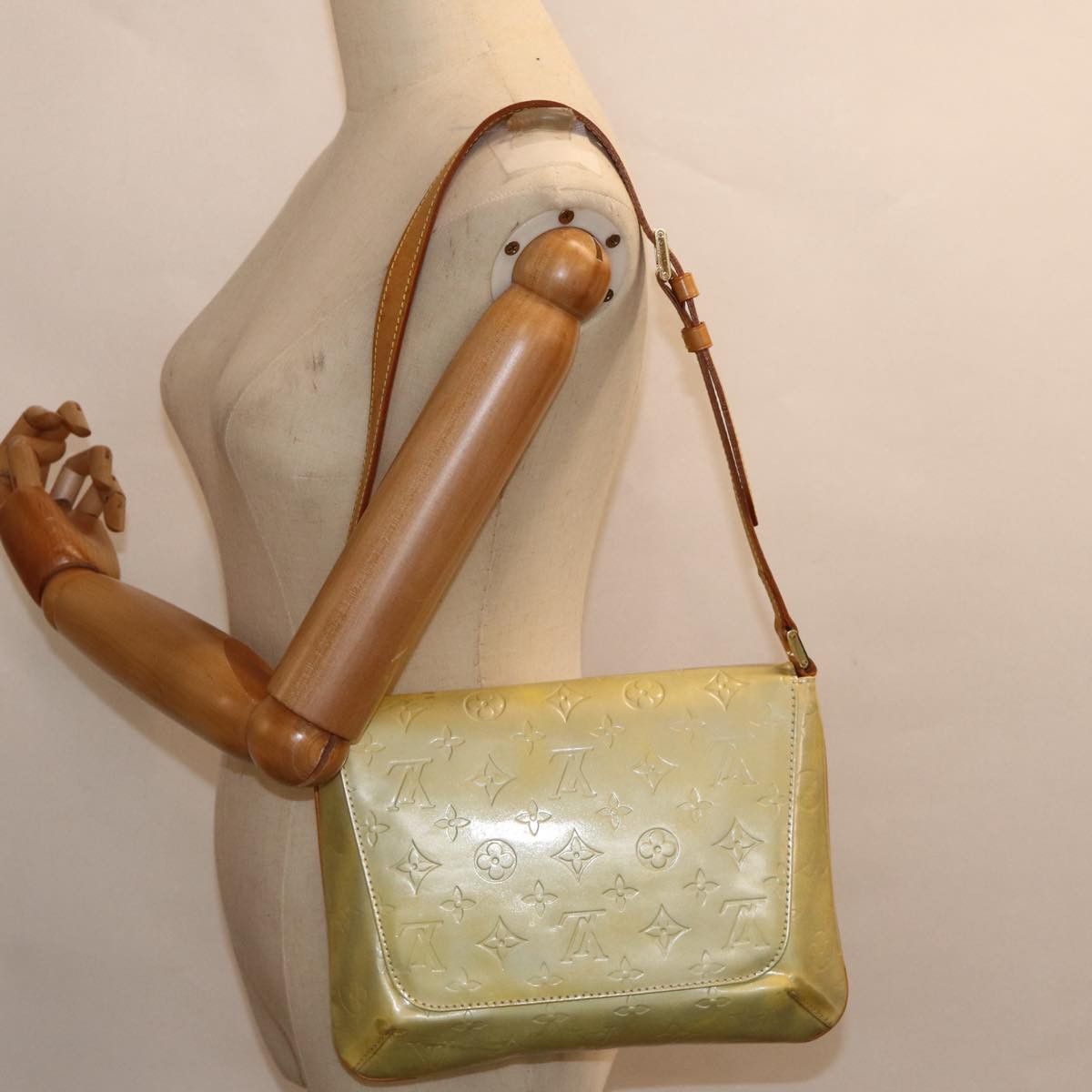 Louis Vuitton Thompson Street Grey Patent Leather Shoulder Bag Size ONE SIZE - 16 Thumbnail