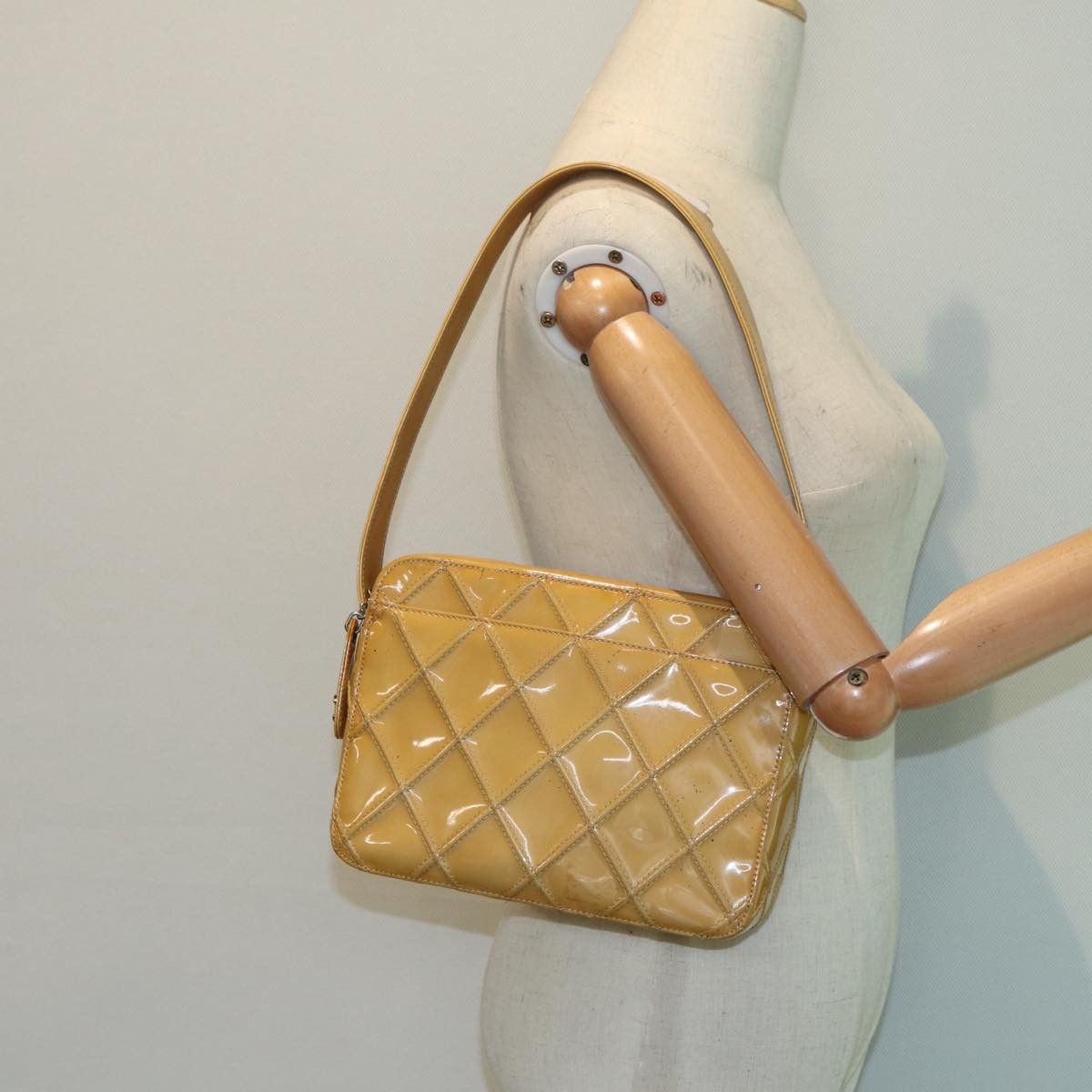 Chanel Yellow Leather Shoulder Bag (Pre-Owned) Size ONE SIZE - 7 Thumbnail