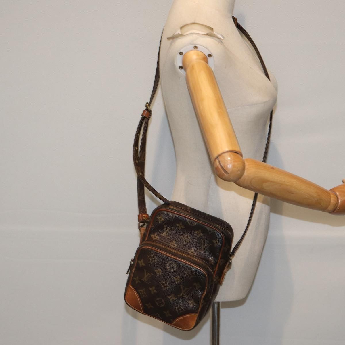 Louis Vuitton Amazon Brown Canvas Shoulder Bag (Pre-Owned) Size ONE SIZE - 9 Thumbnail