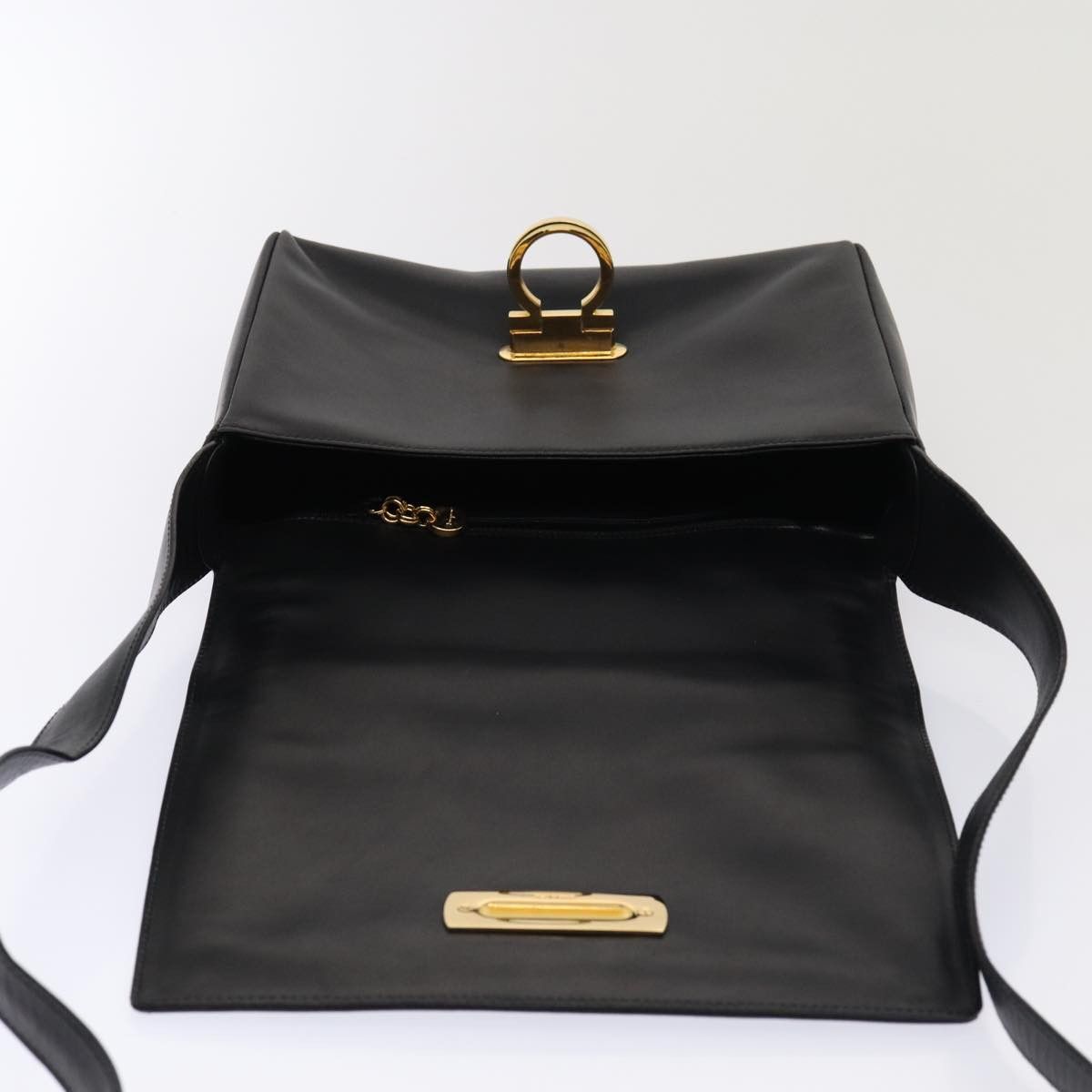 Salvatore Ferragamo Gancini Black Leather Shoulder Bag (Pre-Owned) Size ONE SIZE - 4 Thumbnail