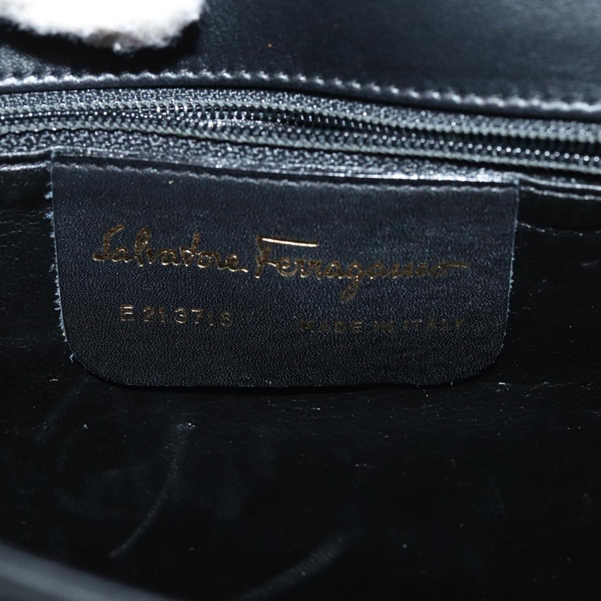 Salvatore Ferragamo Gancini Black Leather Shoulder Bag (Pre-Owned) Size ONE SIZE - 6 Thumbnail