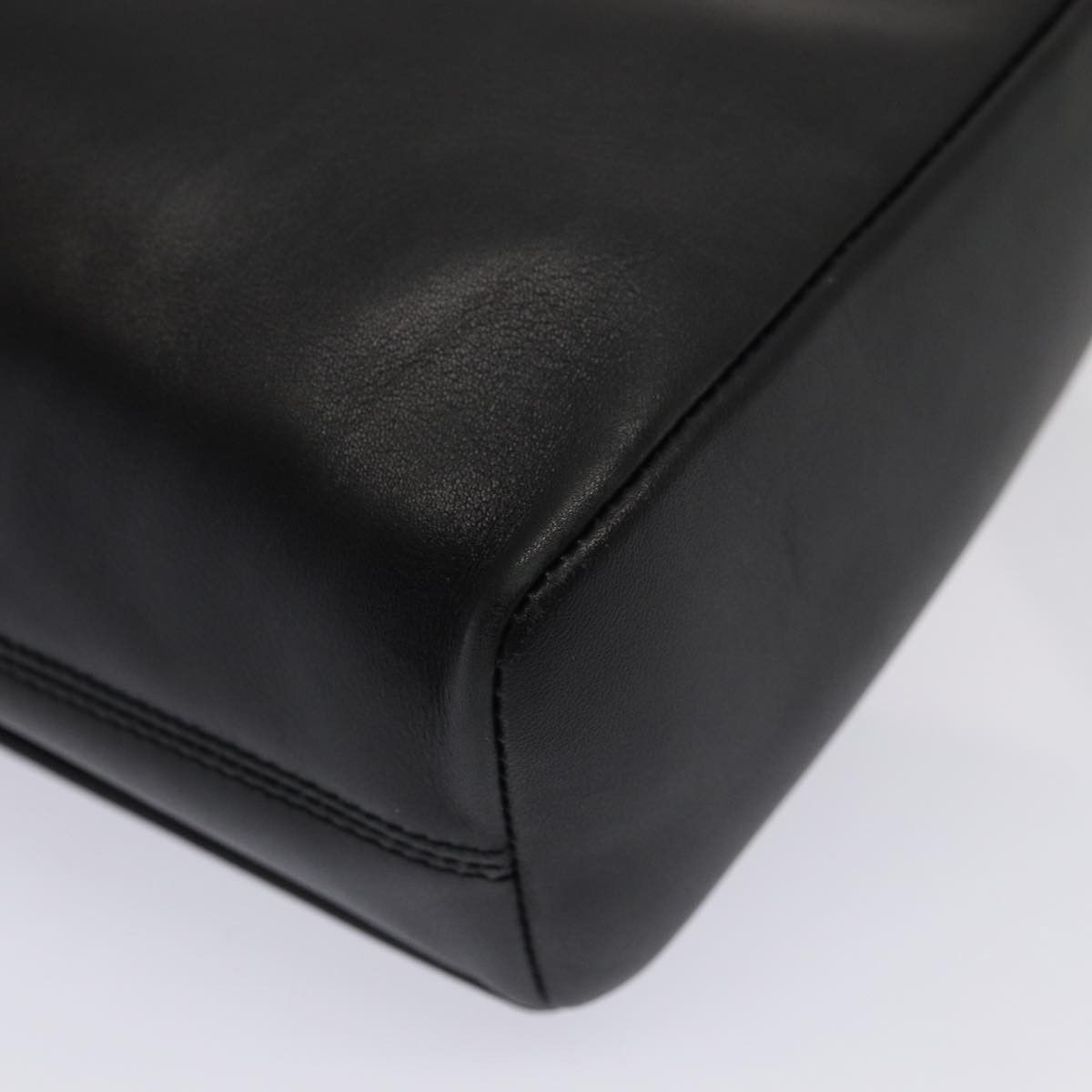 Salvatore Ferragamo Gancini Black Leather Shoulder Bag (Pre-Owned) Size ONE SIZE - 16 Thumbnail