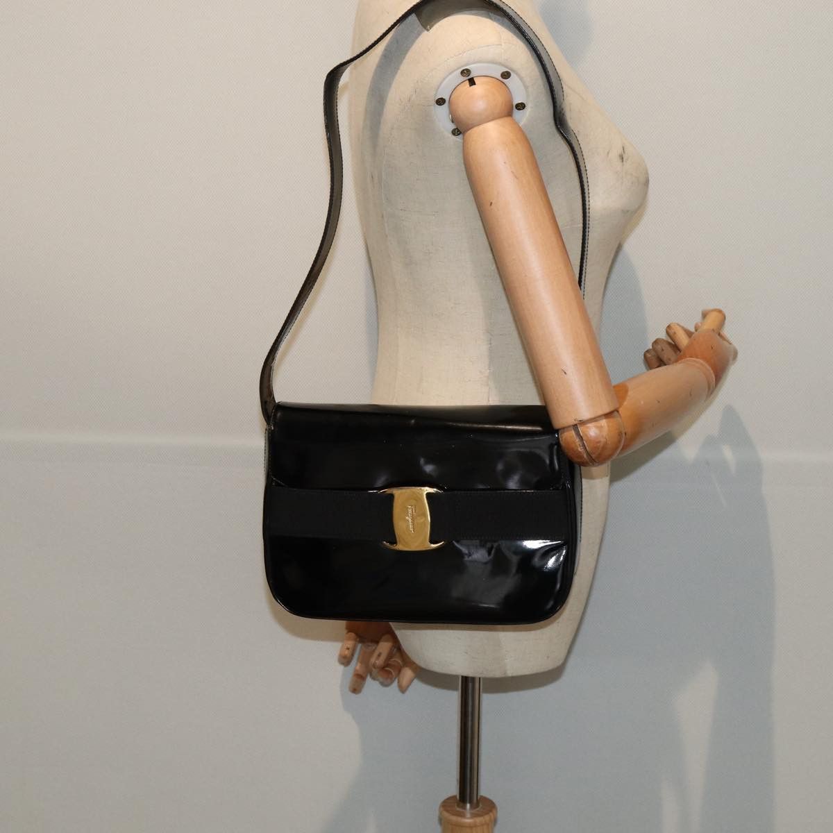 Salvatore Ferragamo Vara Black Patent Leather Shoulder Bag (Pre-Owned) Size ONE SIZE - 7 Thumbnail