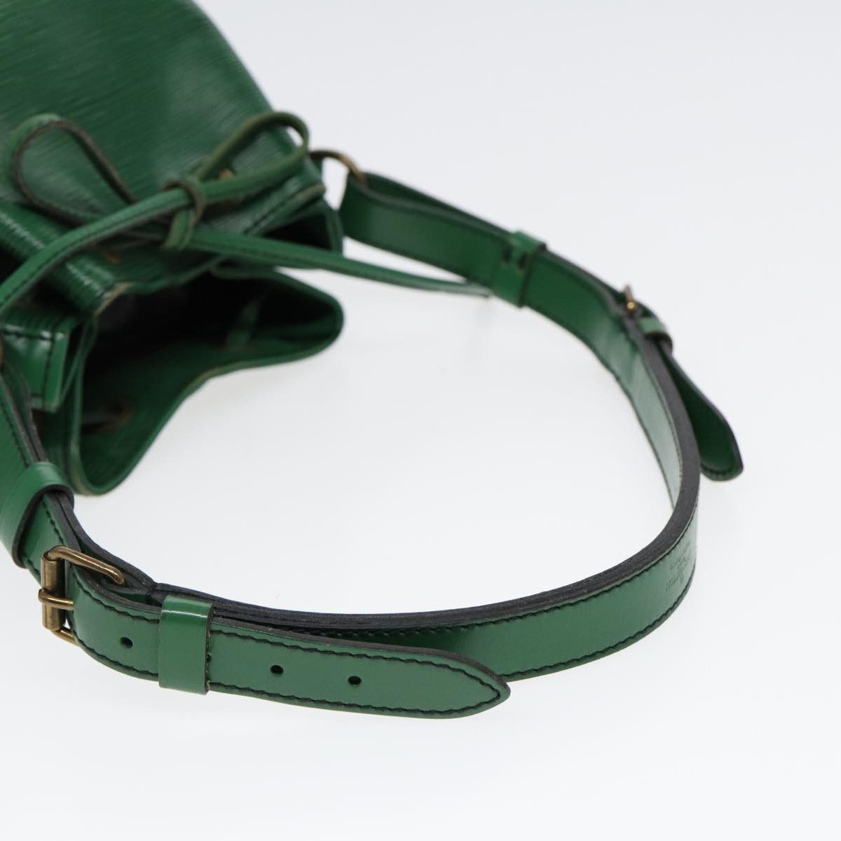 Louis Vuitton Noé Green Leather Shoulder Bag (Pre-Owned) Size ONE SIZE - 8 Thumbnail