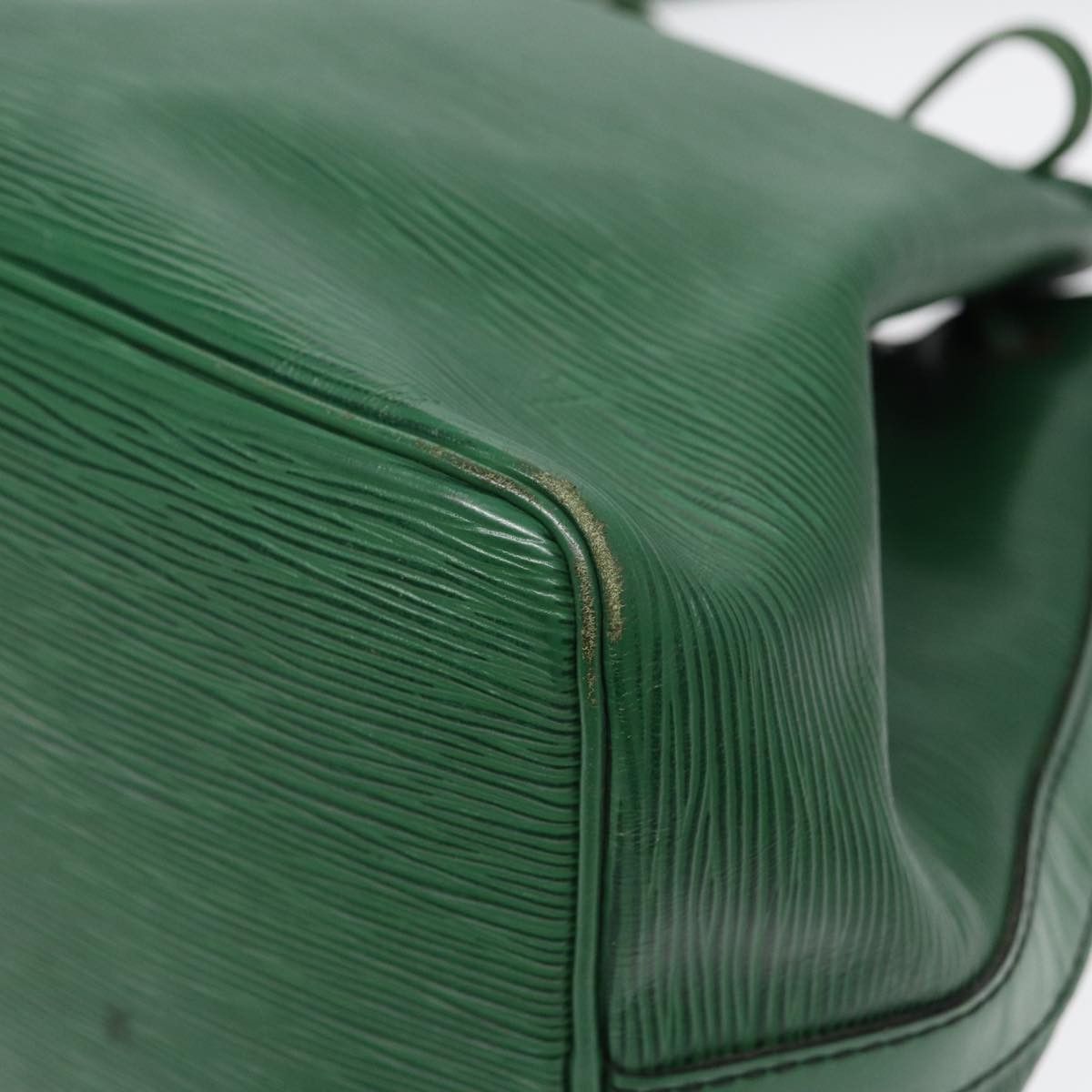 Louis Vuitton Noé Green Leather Shoulder Bag (Pre-Owned) Size ONE SIZE - 11 Thumbnail