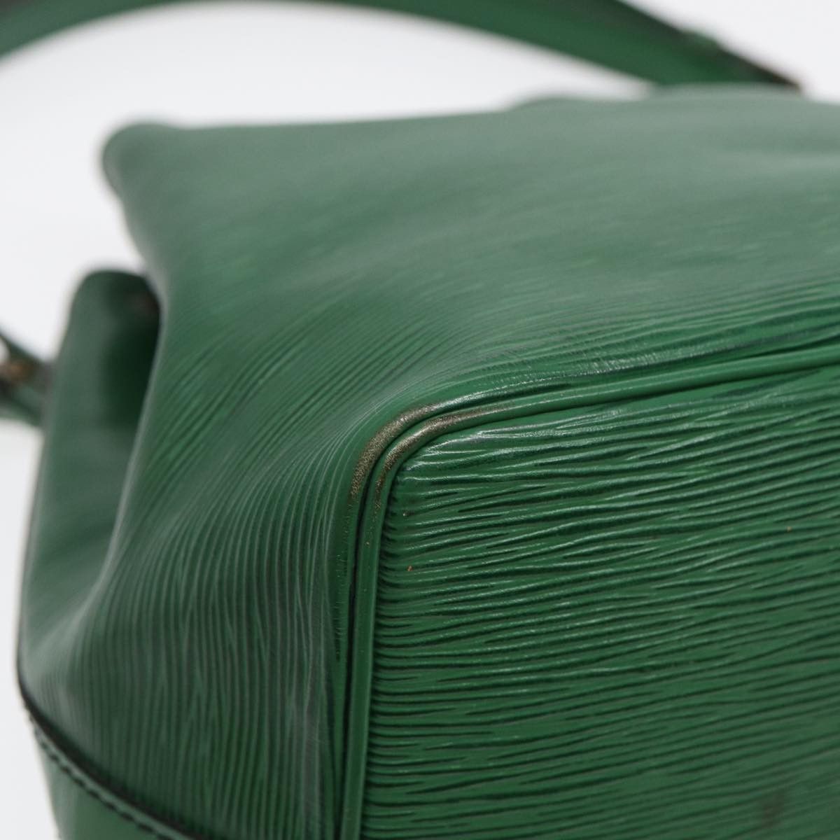 Louis Vuitton Noé Green Leather Shoulder Bag (Pre-Owned) Size ONE SIZE - 13 Thumbnail