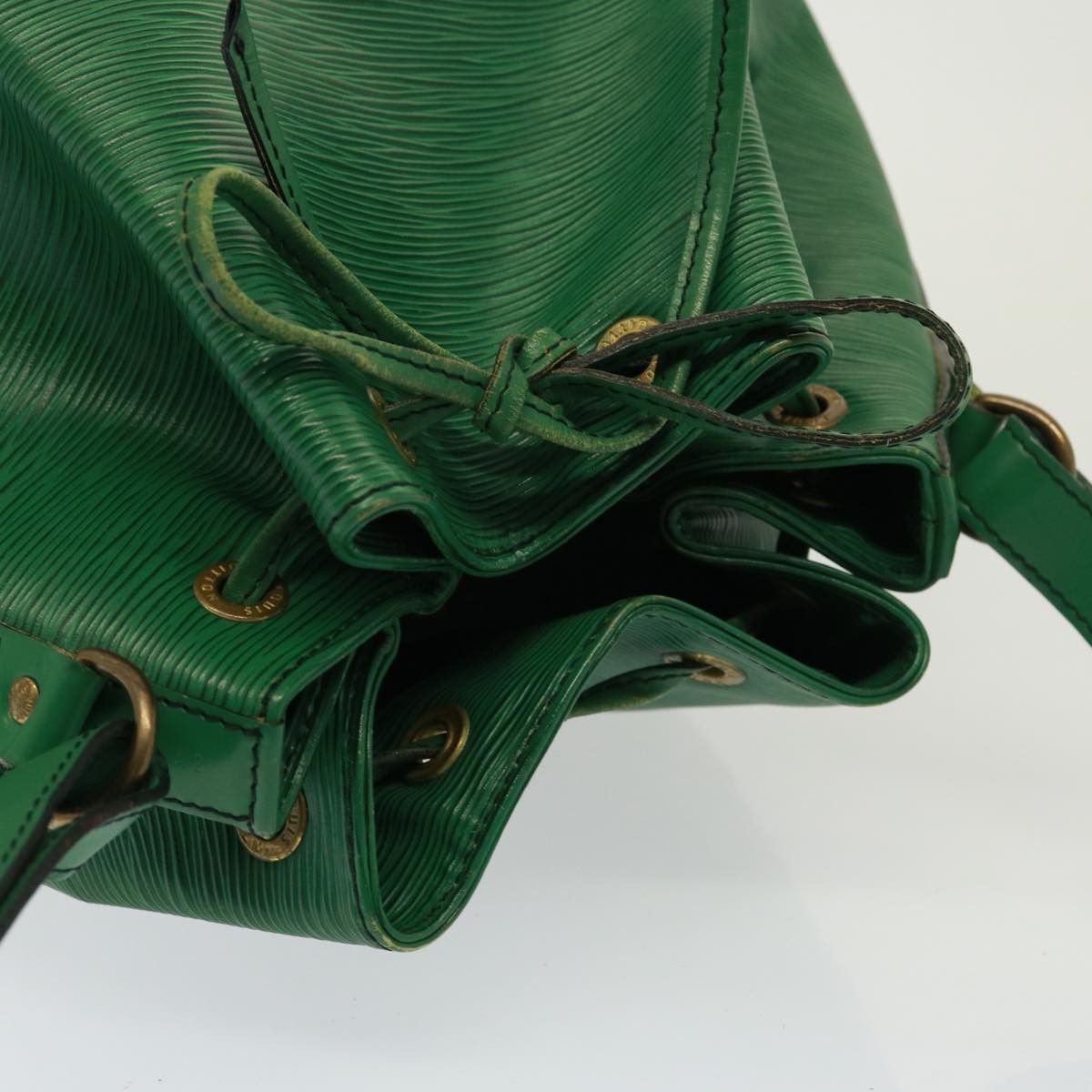 Louis Vuitton Noé Green Leather Shoulder Bag (Pre-Owned) Size ONE SIZE - 16 Thumbnail