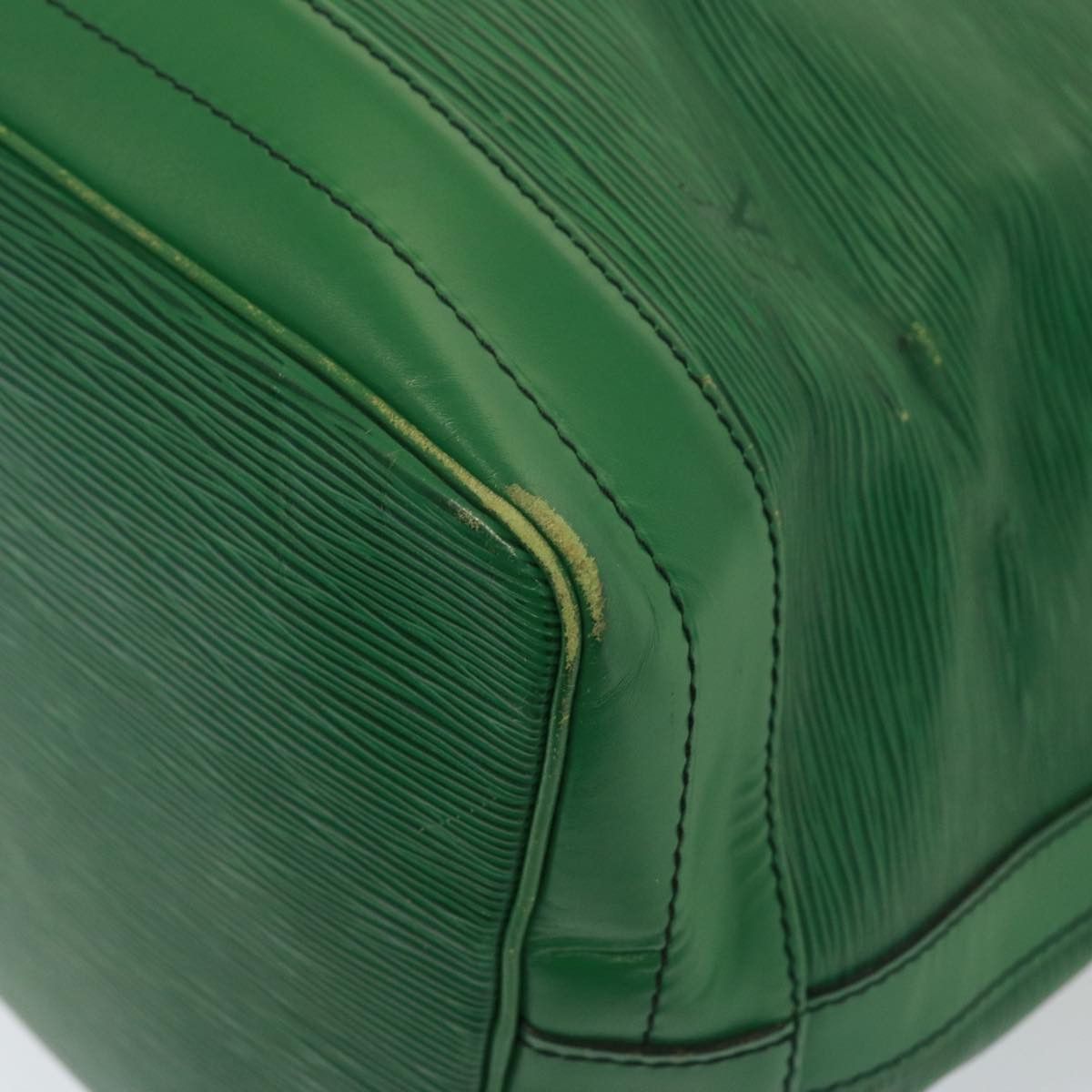 Louis Vuitton Noé Green Leather Shoulder Bag (Pre-Owned) Size ONE SIZE - 7 Thumbnail