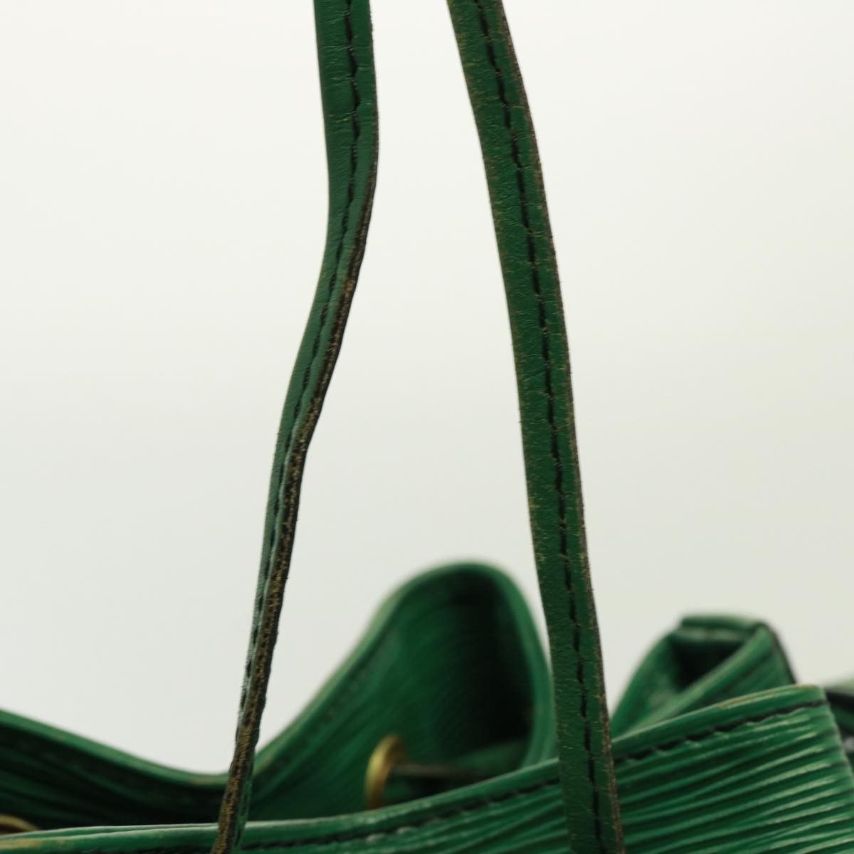 Louis Vuitton Noé Green Leather Shoulder Bag (Pre-Owned) Size ONE SIZE - 19 Thumbnail