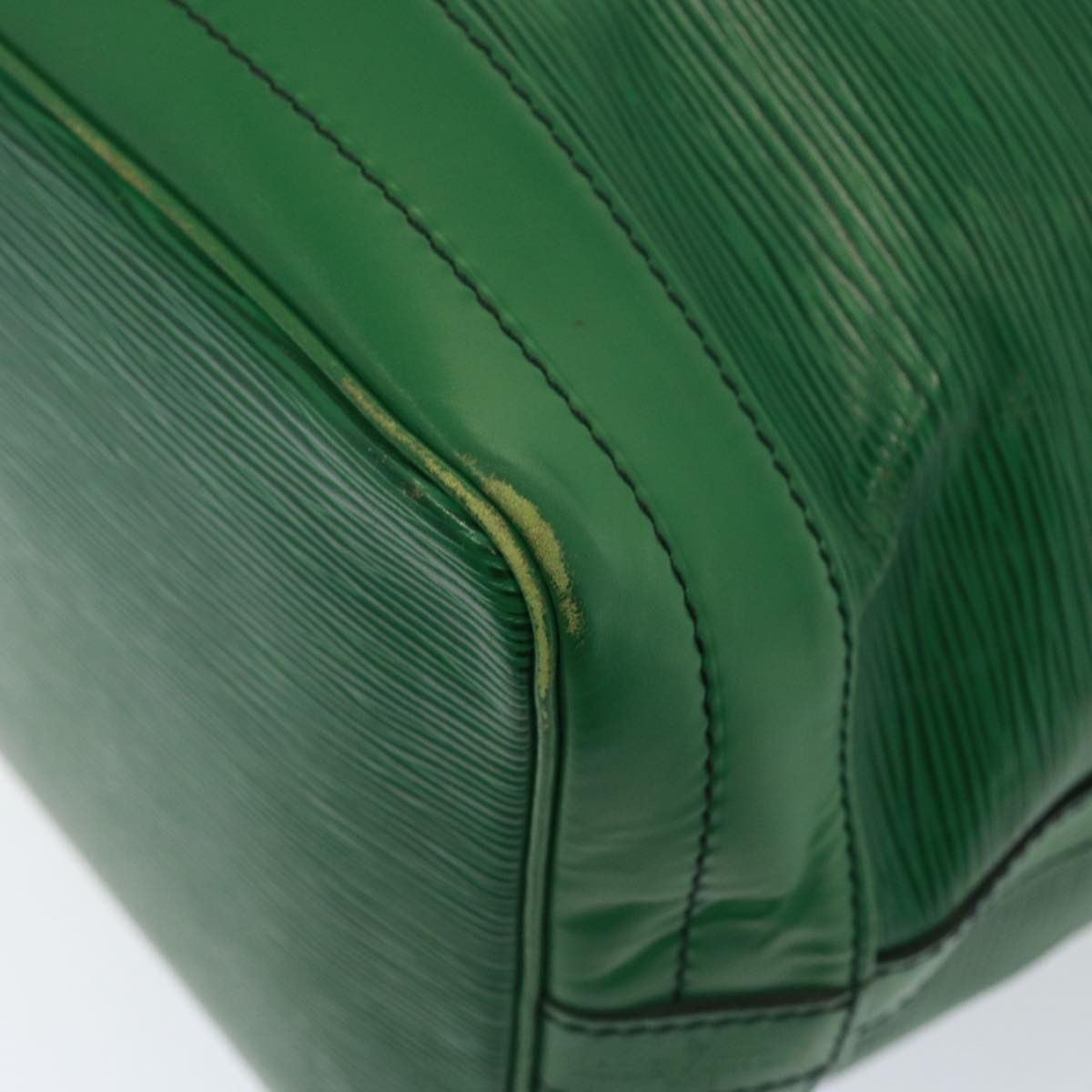 Louis Vuitton Noé Green Leather Shoulder Bag (Pre-Owned) Size ONE SIZE - 9 Thumbnail