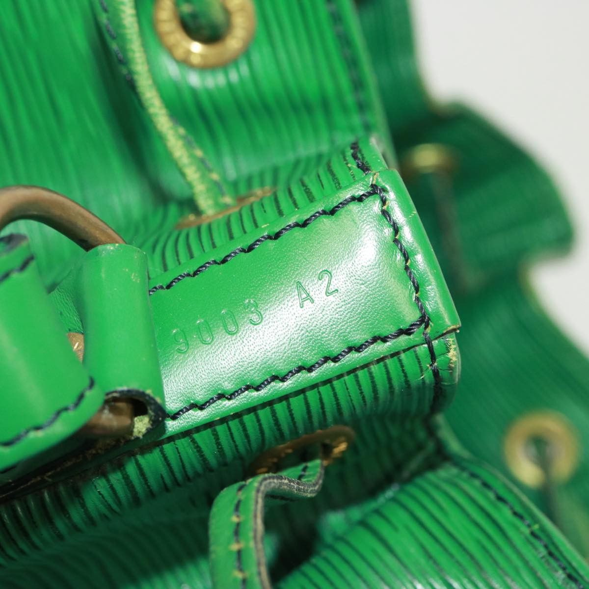 Louis Vuitton Noé Green Leather Shoulder Bag (Pre-Owned) Size ONE SIZE - 12 Thumbnail