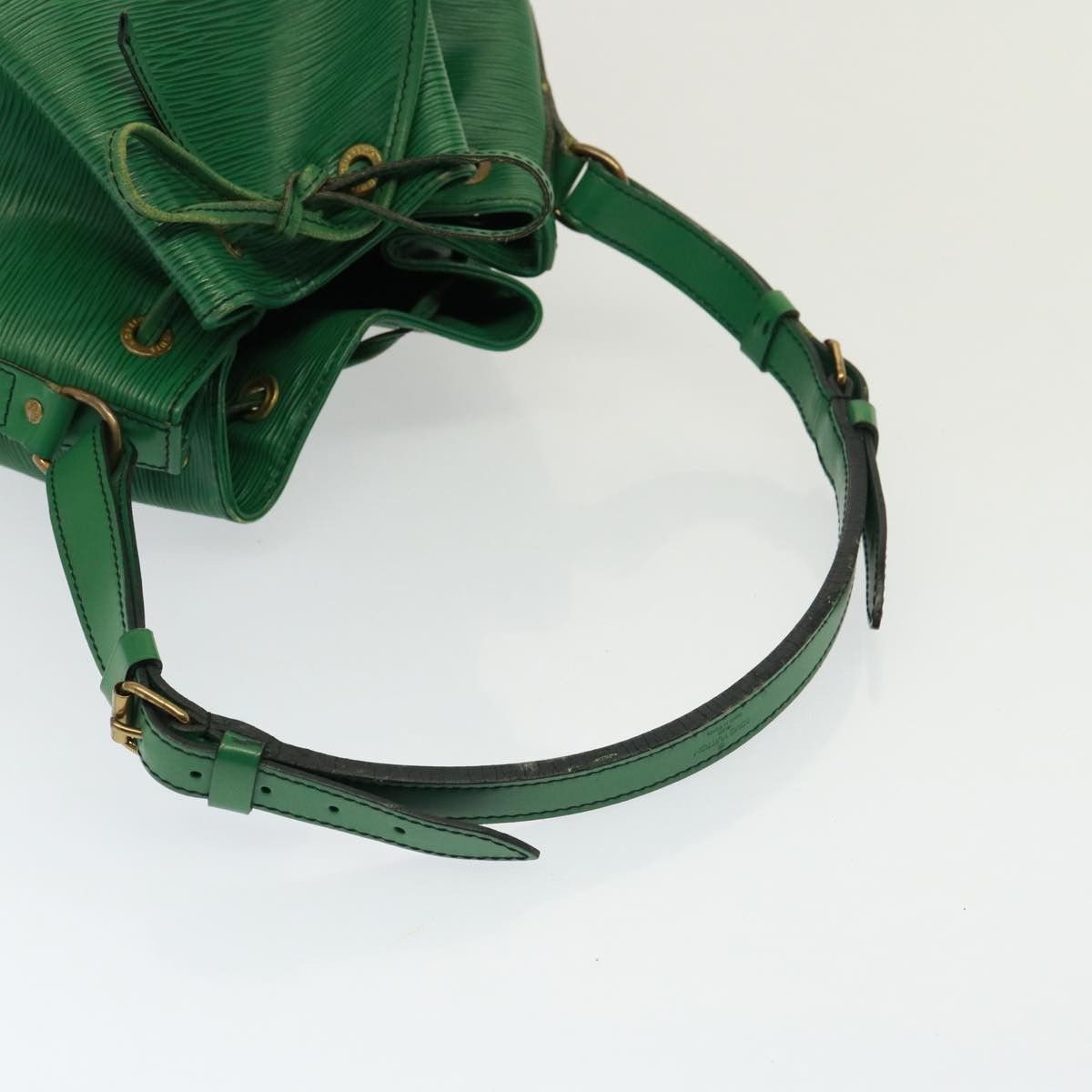 Louis Vuitton Noé Green Leather Shoulder Bag (Pre-Owned) Size ONE SIZE - 5 Thumbnail