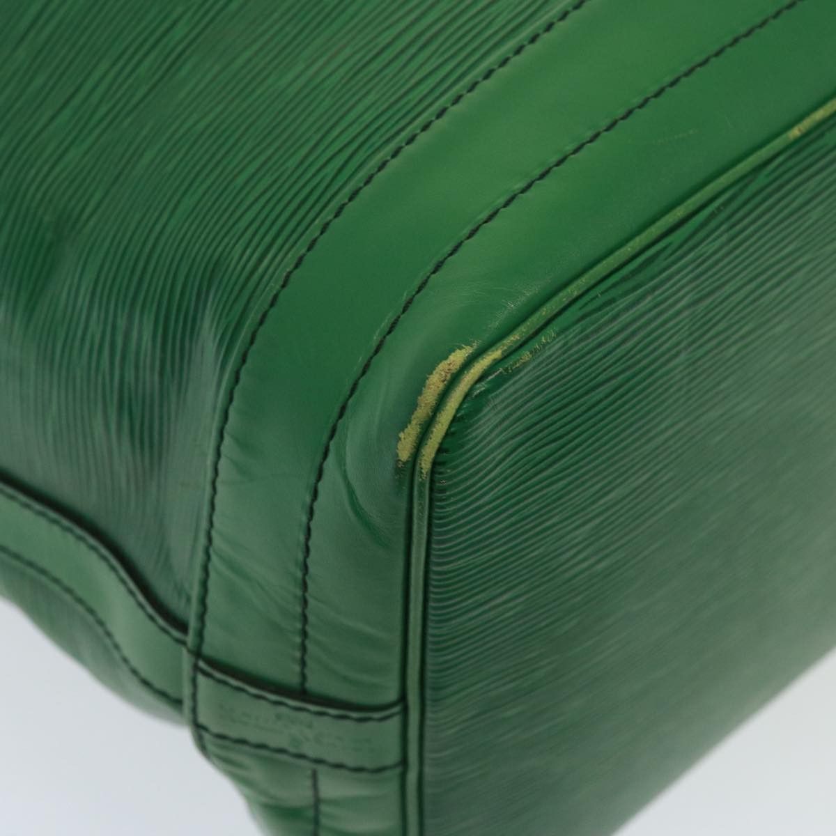 Louis Vuitton Noé Green Leather Shoulder Bag (Pre-Owned) Size ONE SIZE - 8 Thumbnail