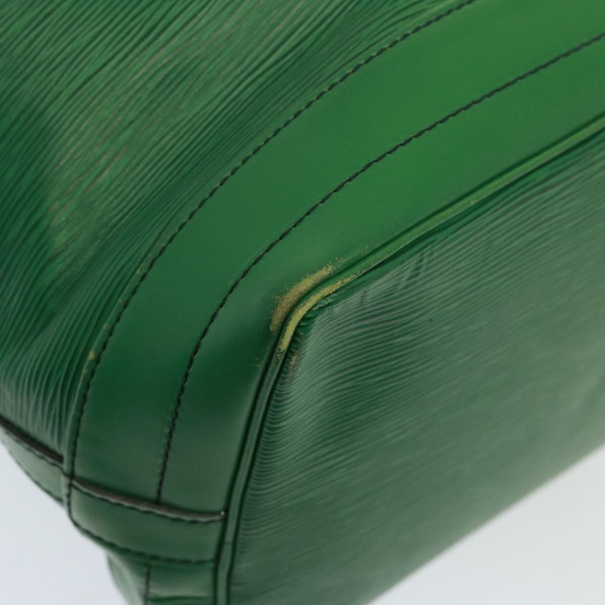 Louis Vuitton Noé Green Leather Shoulder Bag (Pre-Owned) Size ONE SIZE - 10 Thumbnail