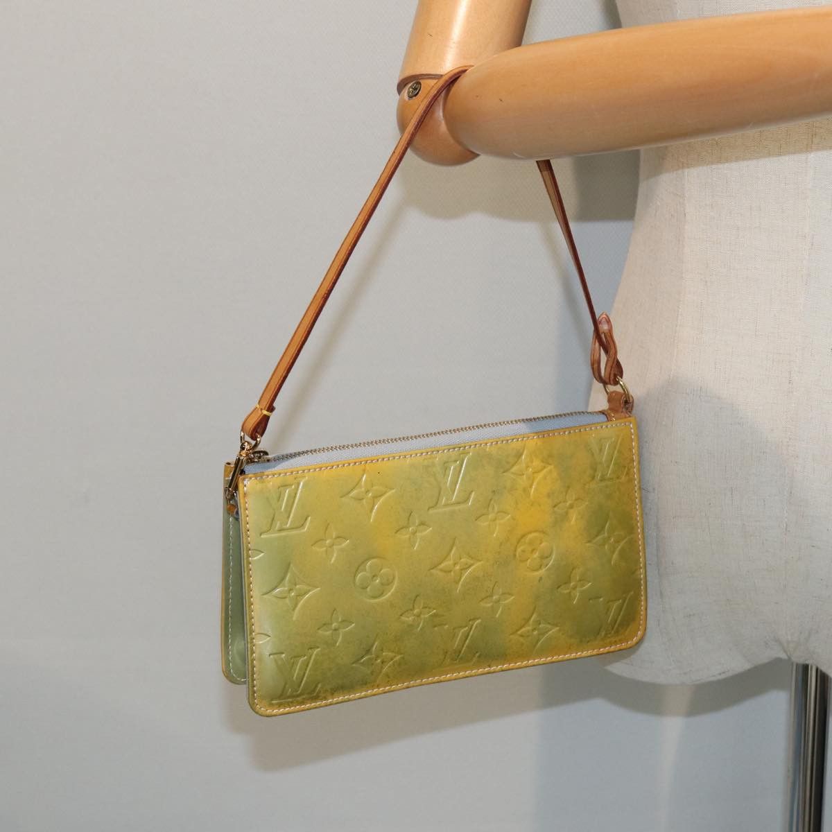 Louis Vuitton Lexington Yellow Patent Leather Clutch Bag (Pre-Owned) Size ONE SIZE - 7 Thumbnail