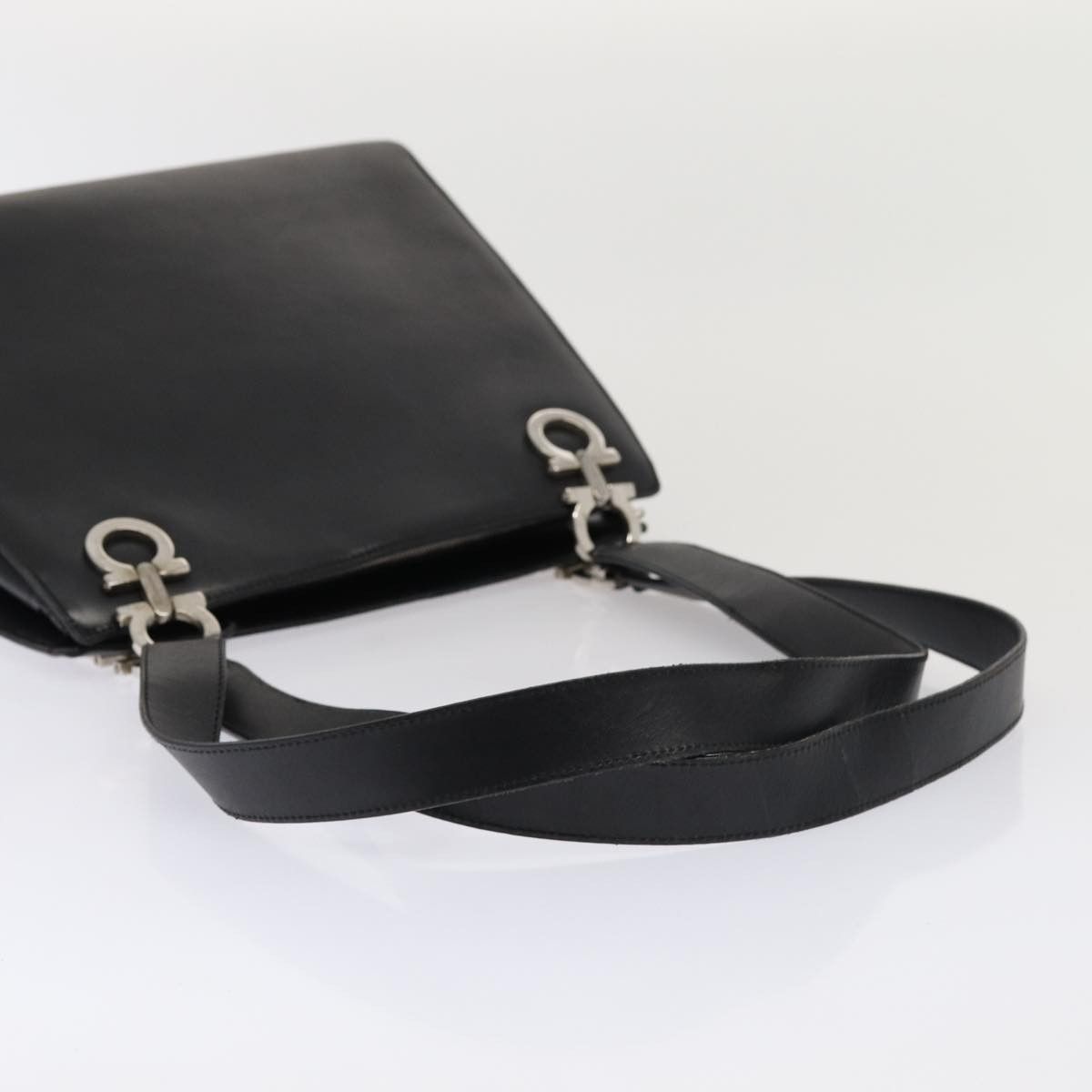 Salvatore Ferragamo Gancini Black Leather Shoulder Bag (Pre-Owned) Size ONE SIZE - 4 Thumbnail