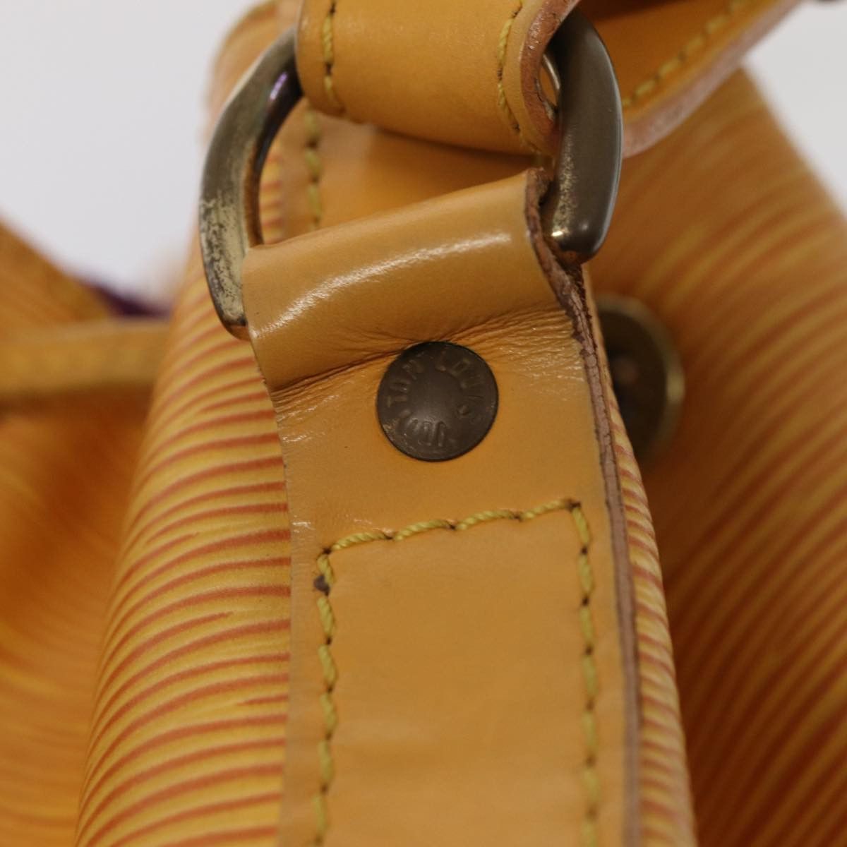 Louis Vuitton Noé Yellow Leather Shoulder Bag (Pre-Owned) Size ONE SIZE - 19 Thumbnail