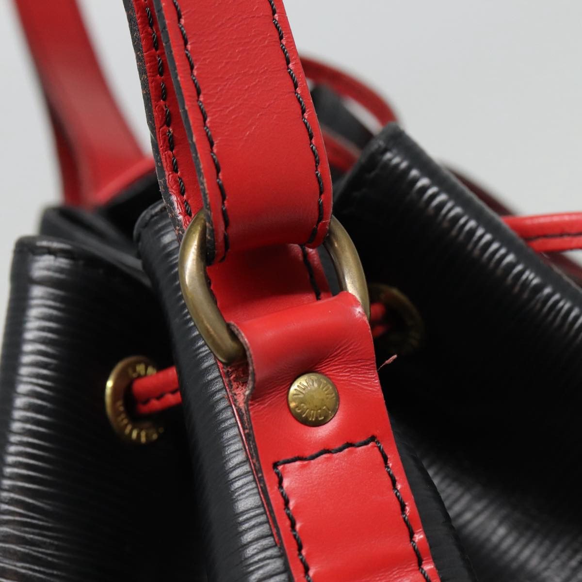Louis Vuitton Noe Black Leather Shoulder Bag (Pre-Owned) Size ONE SIZE - 17 Thumbnail