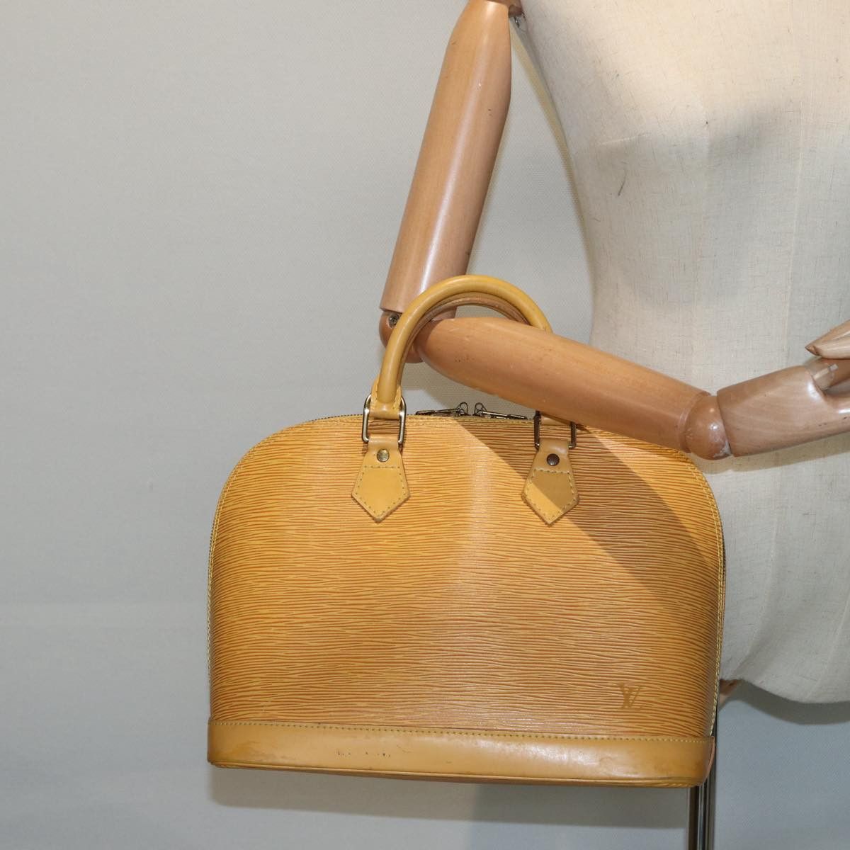 Louis Vuitton Alma Yellow Leather Handbag (Pre-Owned) Size ONE SIZE - 14 Thumbnail