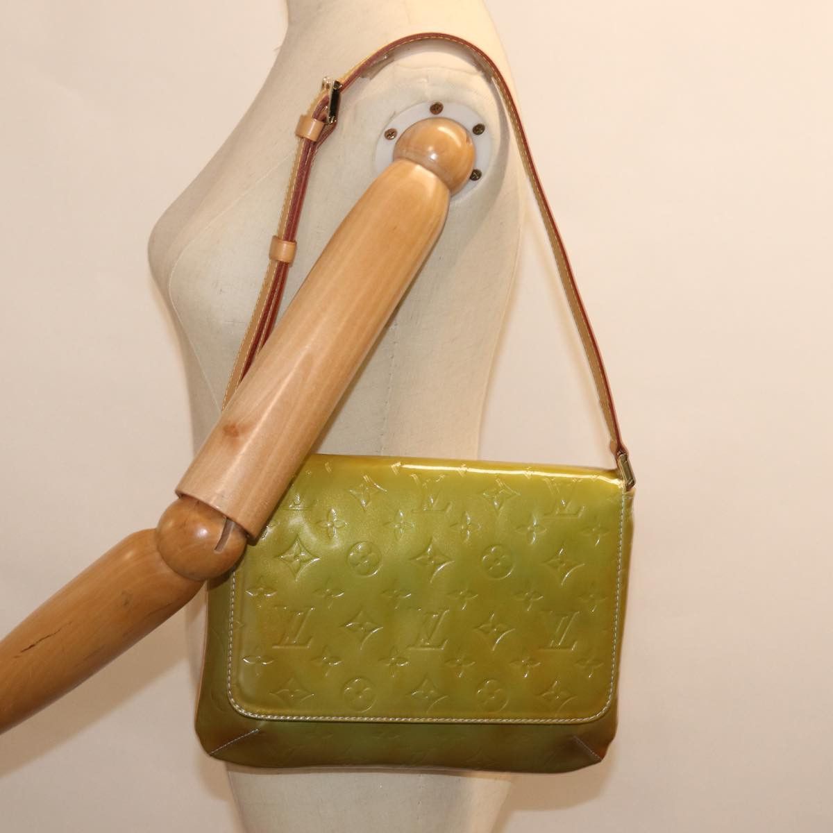 Louis Vuitton Thompson Street Green Patent Leather Shoulder Bag Size ONE SIZE - 7 Thumbnail