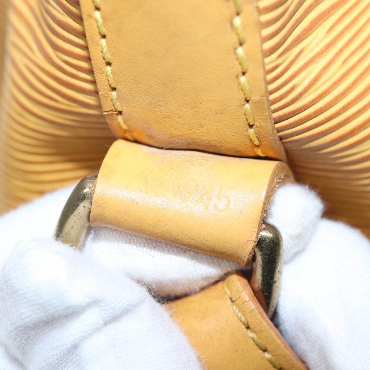 Louis Vuitton Noe Yellow Leather Shoulder Bag (Pre-Owned) Size ONE SIZE - 9 Thumbnail