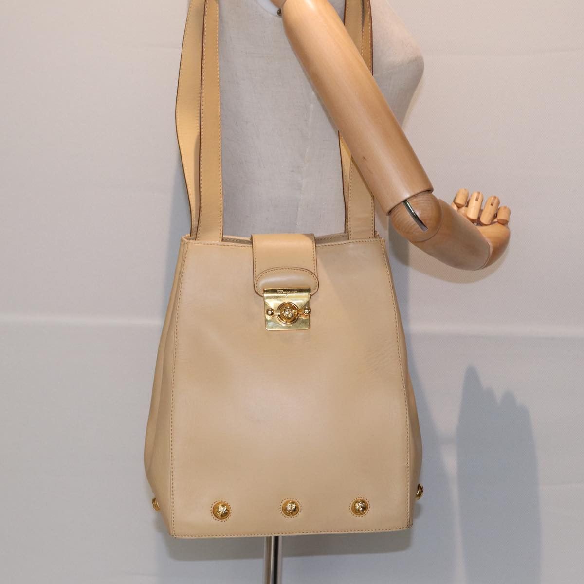 Salvatore Ferragamo Beige Leather Shoulder Bag (Pre-Owned) Size ONE SIZE - 7 Thumbnail