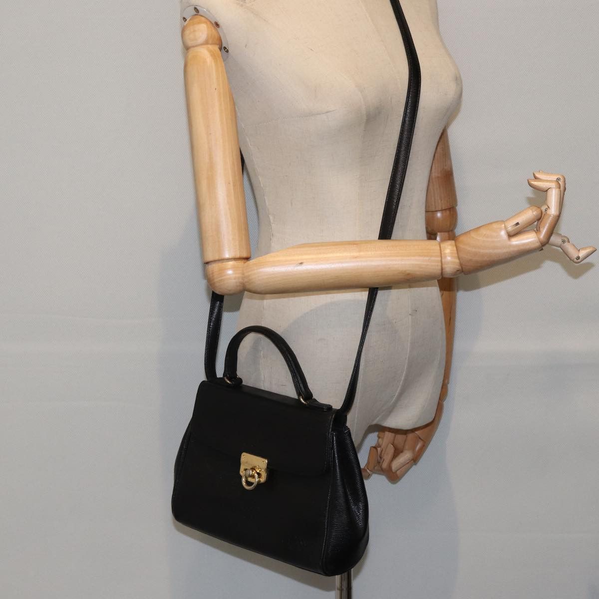 Versace Gianni Black Leather Handbag (Pre-Owned) Size ONE SIZE - 17 Thumbnail