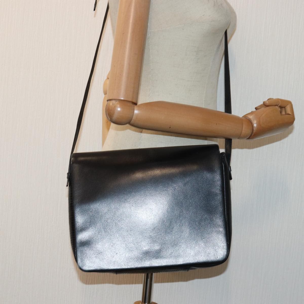Salvatore Ferragamo Black Leather Shoulder Bag (Pre-Owned) Size ONE SIZE - 7 Thumbnail