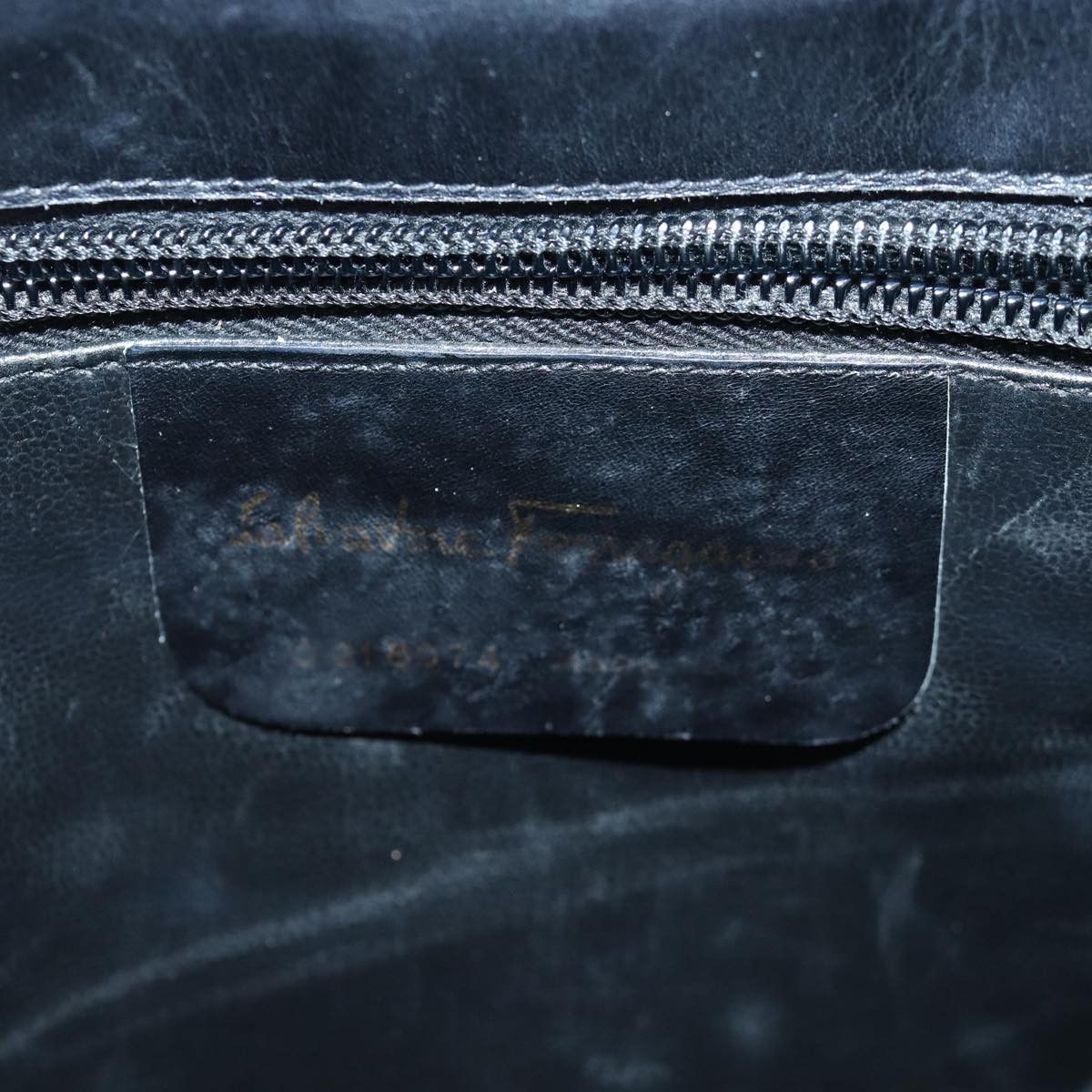 Salvatore Ferragamo Black Leather Shoulder Bag (Pre-Owned) Size ONE SIZE - 6 Thumbnail