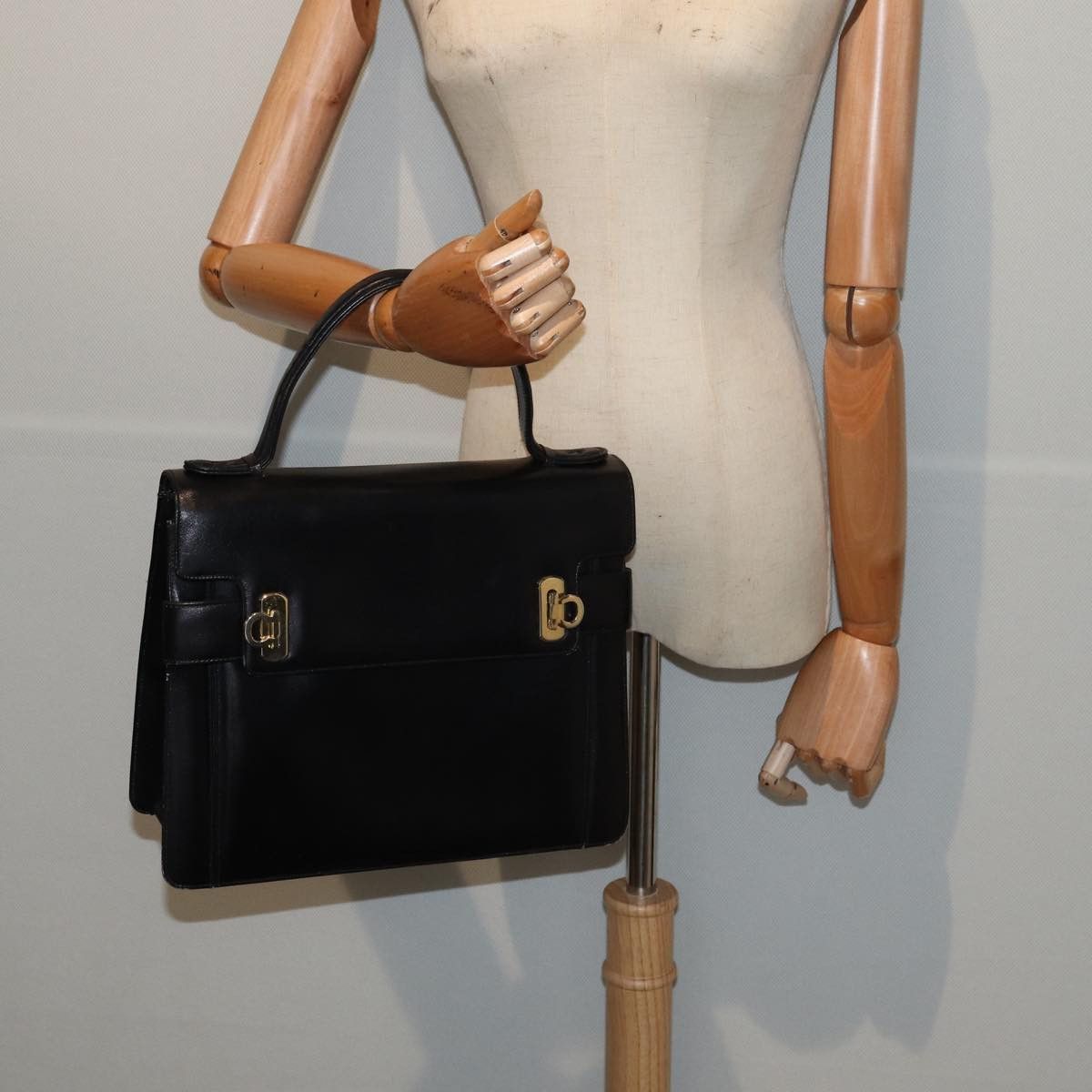 Salvatore Ferragamo Gancini Black Leather Handbag (Pre-Owned) Size ONE SIZE - 16 Thumbnail