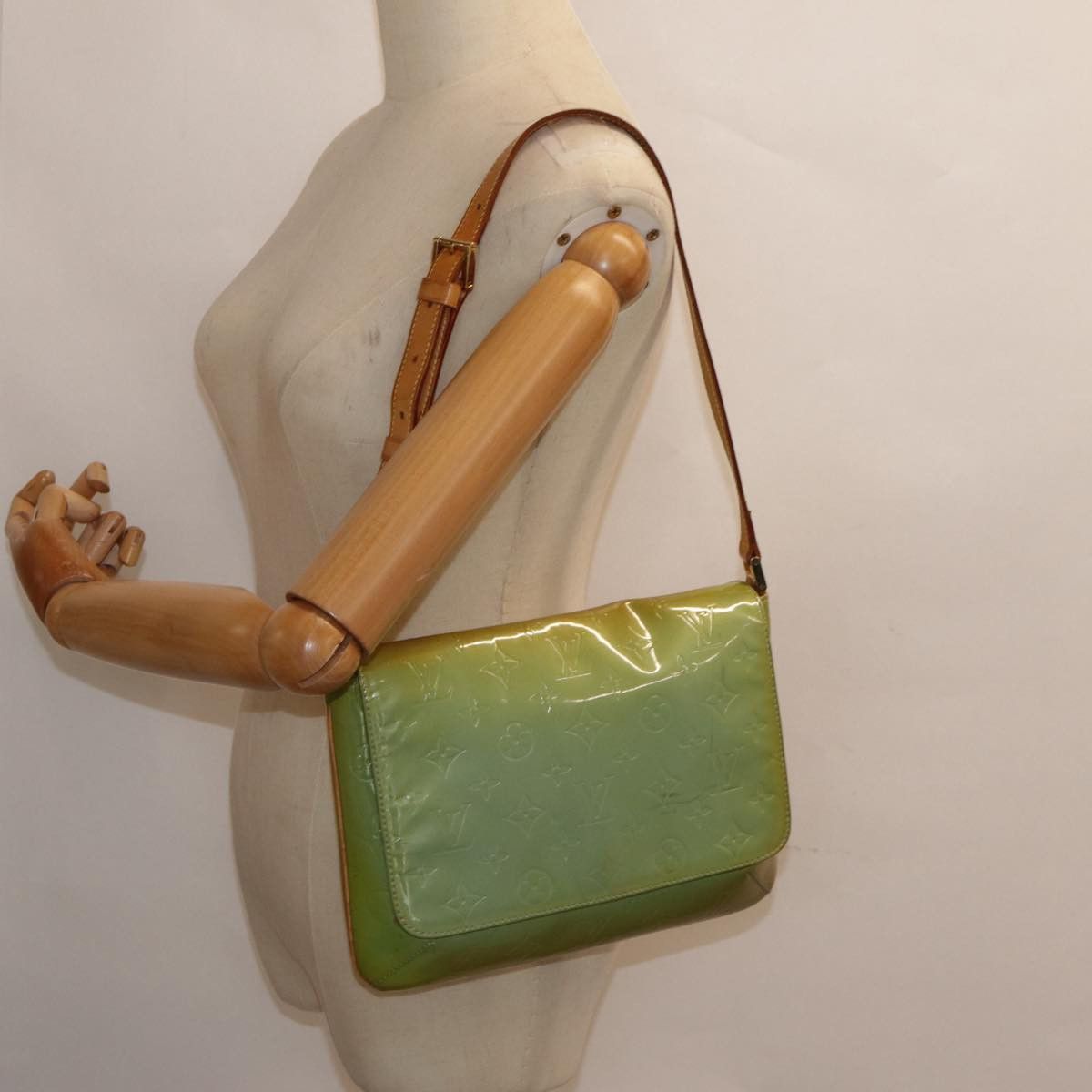 Louis Vuitton Thompson Street Green Patent Leather Shoulder Bag Size ONE SIZE - 15 Thumbnail