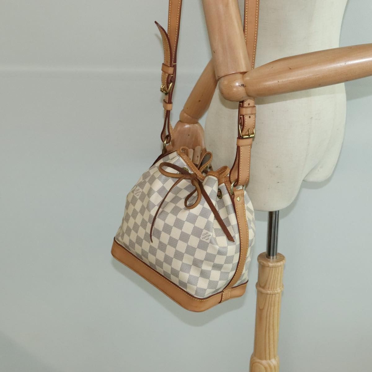 Louis Vuitton Noé Bb White Canvas Shoulder Bag (Pre-Owned) Size ONE SIZE - 15 Thumbnail