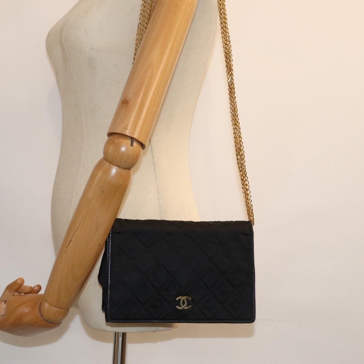 Chanel Matelassé Black Silk Shoulder Bag (Pre-Owned) Size ONE SIZE - 7 Thumbnail