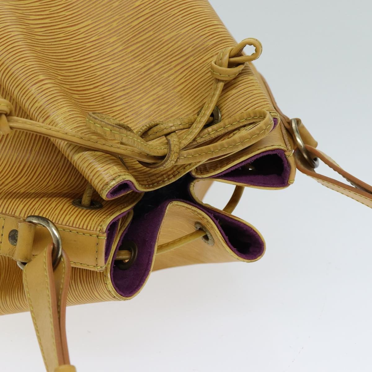 Louis Vuitton Noe Yellow Leather Shoulder Bag (Pre-Owned) Size ONE SIZE - 4 Thumbnail