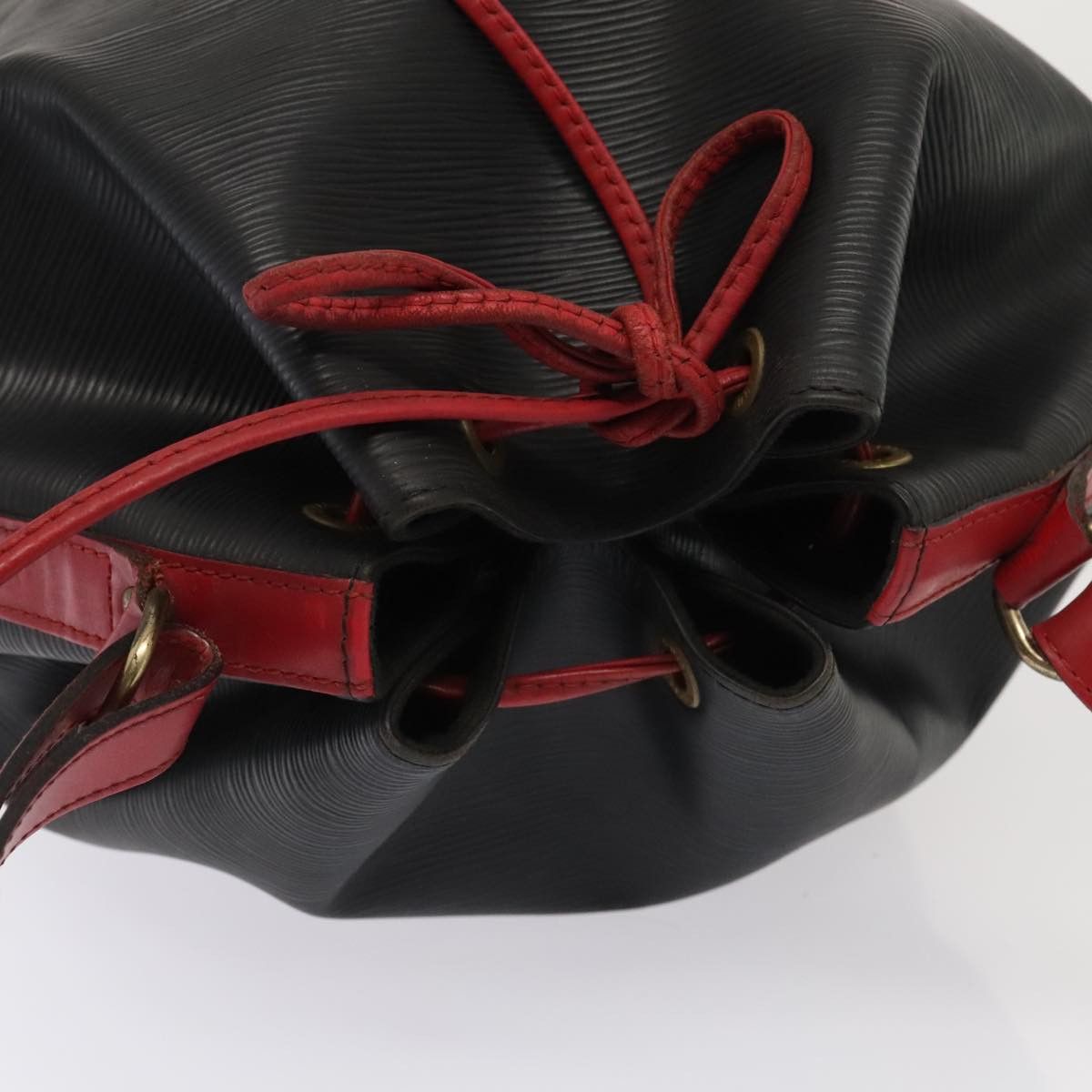 Louis Vuitton Noe Black Leather Shoulder Bag (Pre-Owned) Size ONE SIZE - 17 Thumbnail