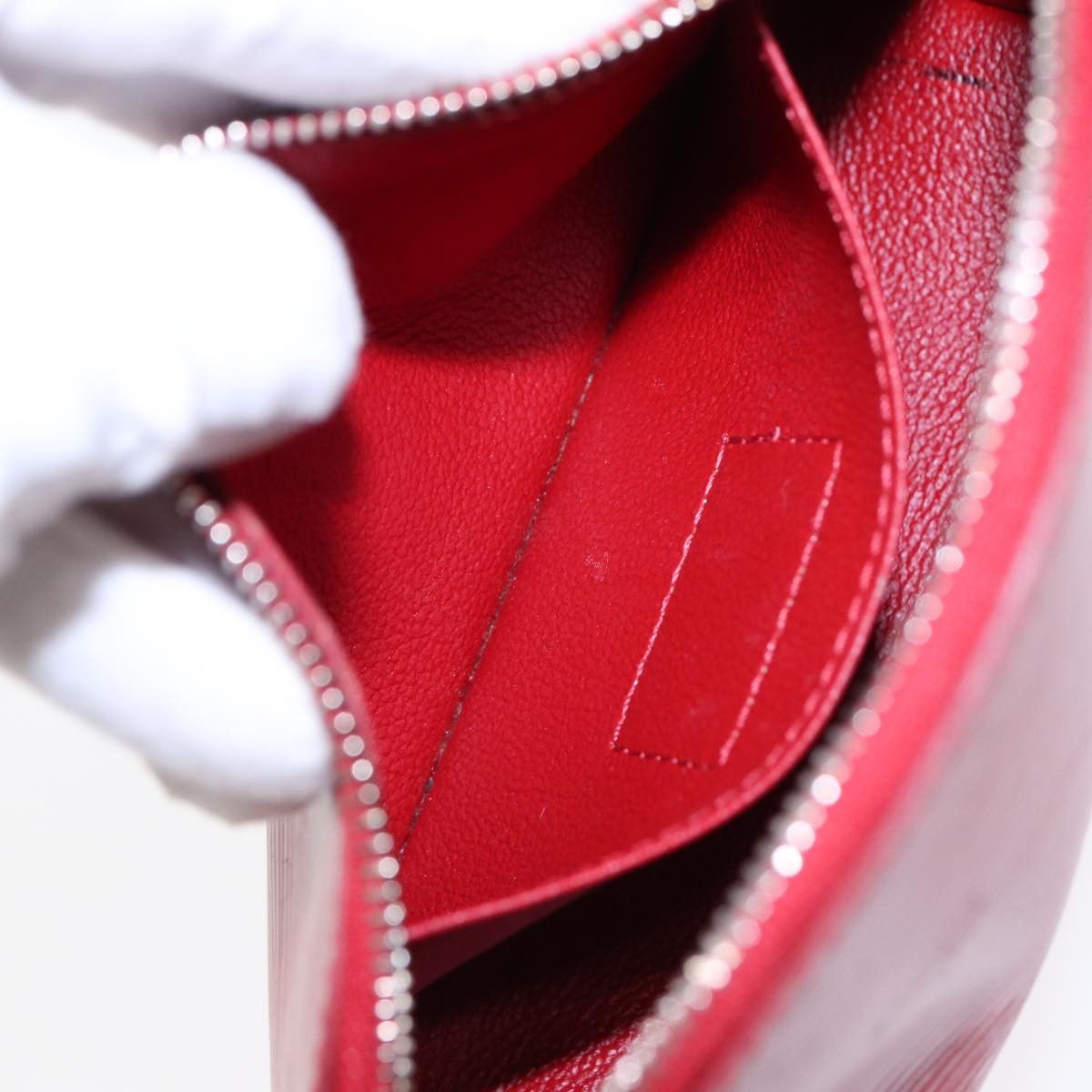 Louis Vuitton Cosmetic Pouch Red Leather Clutch Bag (Pre-Owned) Size ONE SIZE - 18 Thumbnail