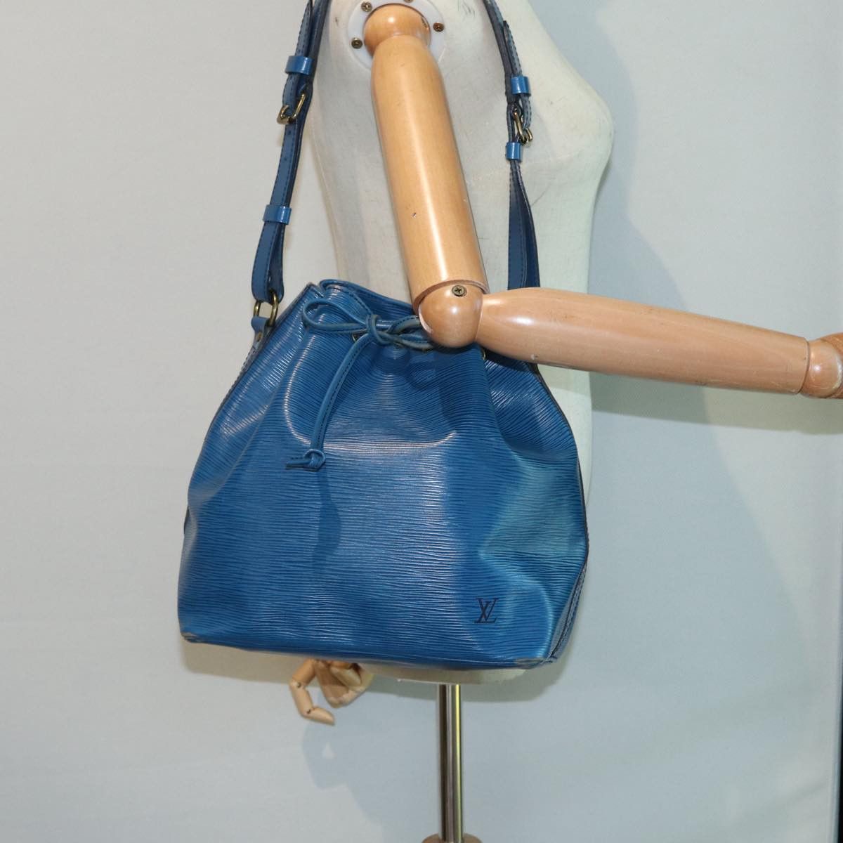 Louis Vuitton Noe Blue Calfskin Shoulder Bag (Pre-Owned) Size ONE SIZE - 7 Thumbnail