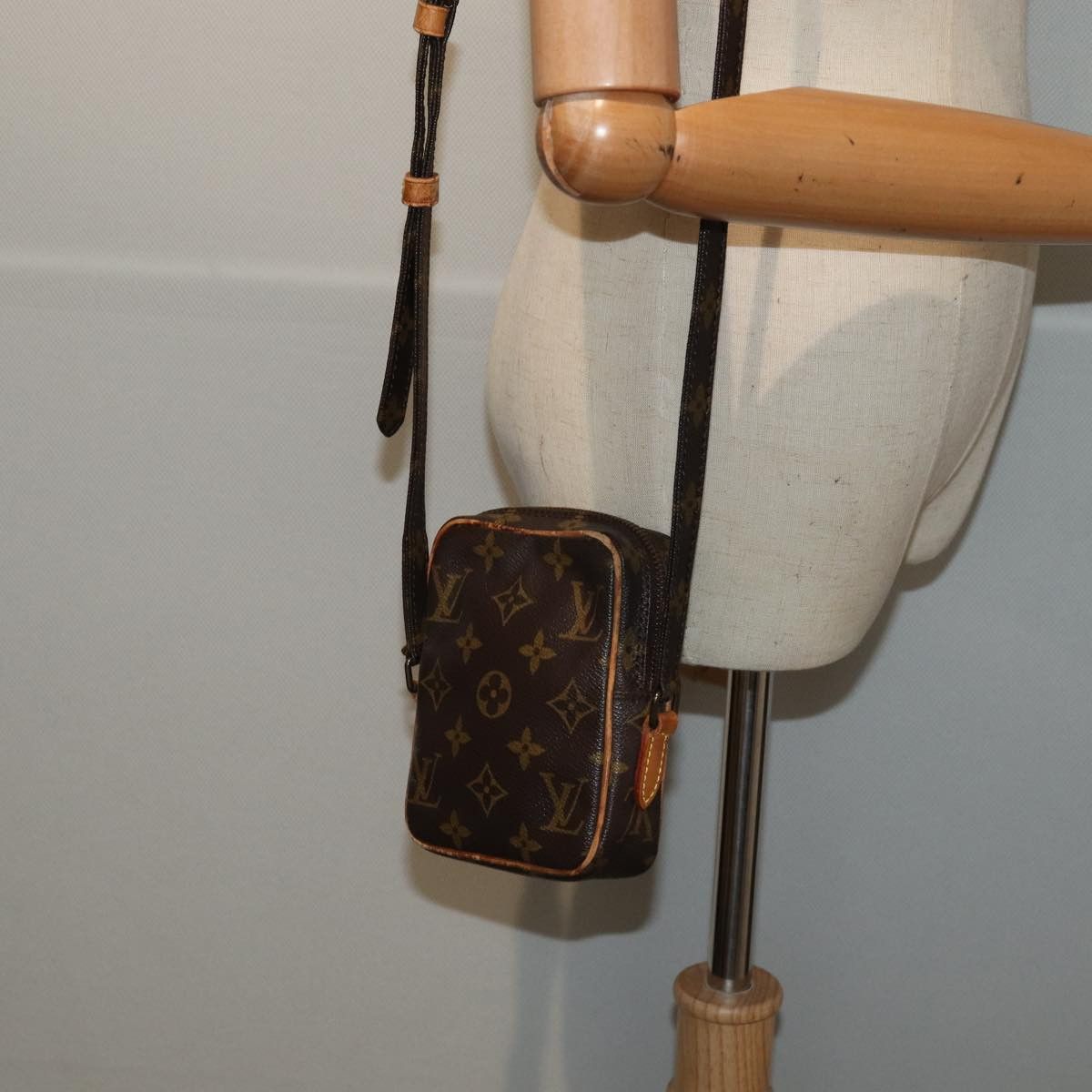Louis Vuitton Danube Brown Canvas Shoulder Bag (Pre-Owned) Size ONE SIZE - 7 Thumbnail