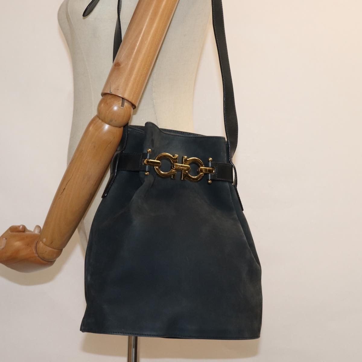 Salvatore Ferragamo Gancini Navy Suede Shoulder Bag (Pre-Owned) Size ONE SIZE - 13 Thumbnail