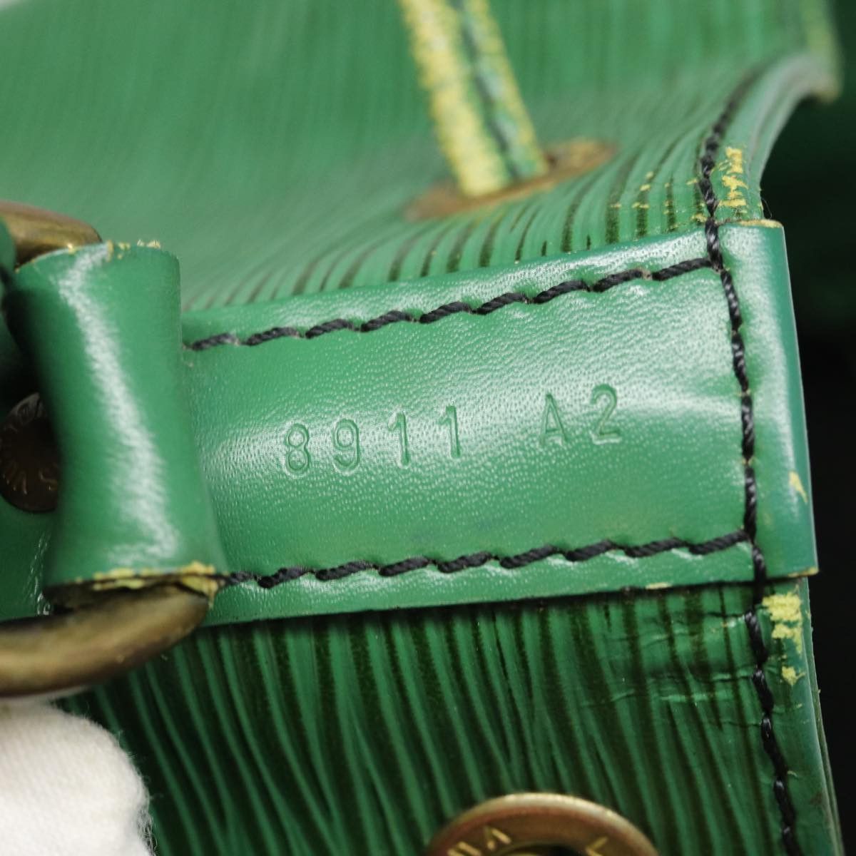 Louis Vuitton Noe Green Leather Shoulder Bag (Pre-Owned) Size ONE SIZE - 9 Thumbnail