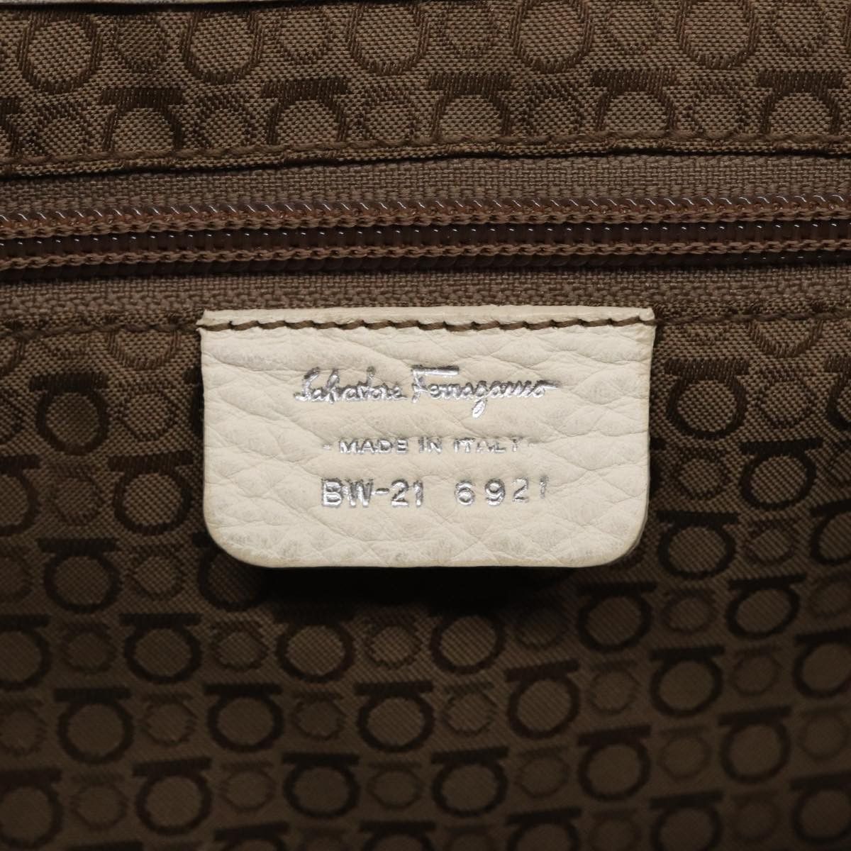 Salvatore Ferragamo Gancini Beige Leather Shoulder Bag (Pre-Owned) Size ONE SIZE - 6 Thumbnail