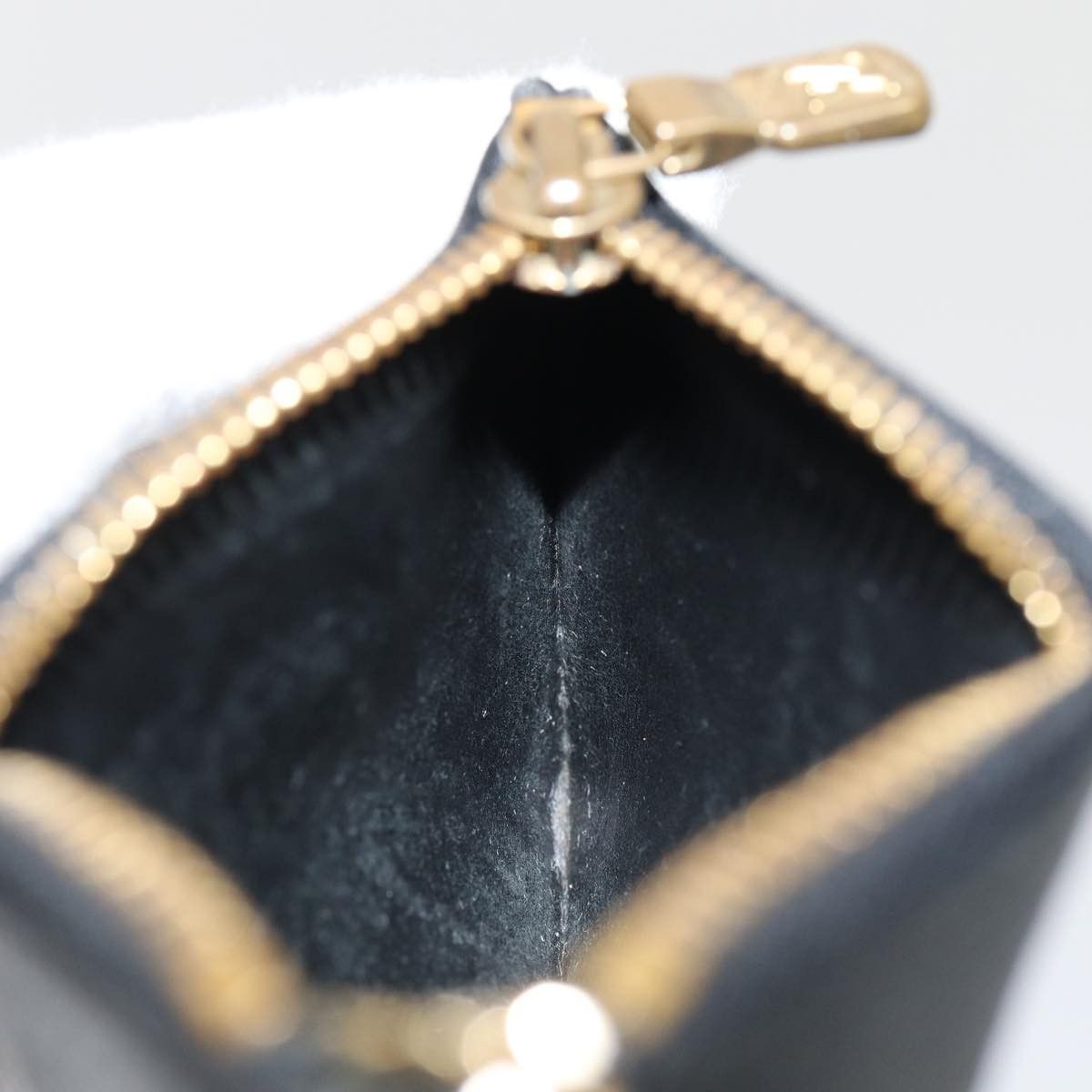 Louis Vuitton Pochette Clés Black Leather Wallet (Pre-Owned) Size ONE SIZE - 10 Thumbnail