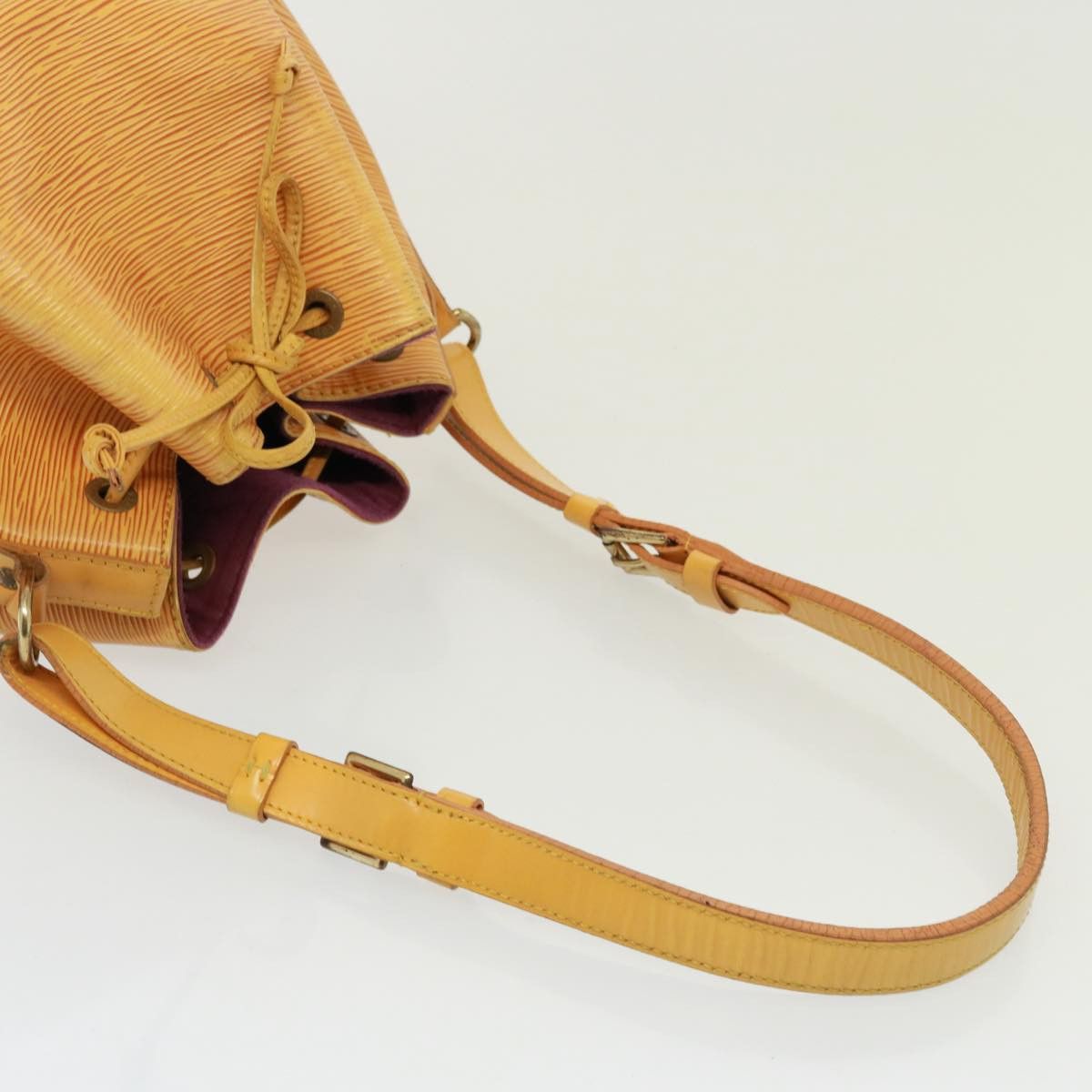 Louis Vuitton Noé Red Leather Shoulder Bag (Pre-Owned) Size ONE SIZE - 11 Thumbnail