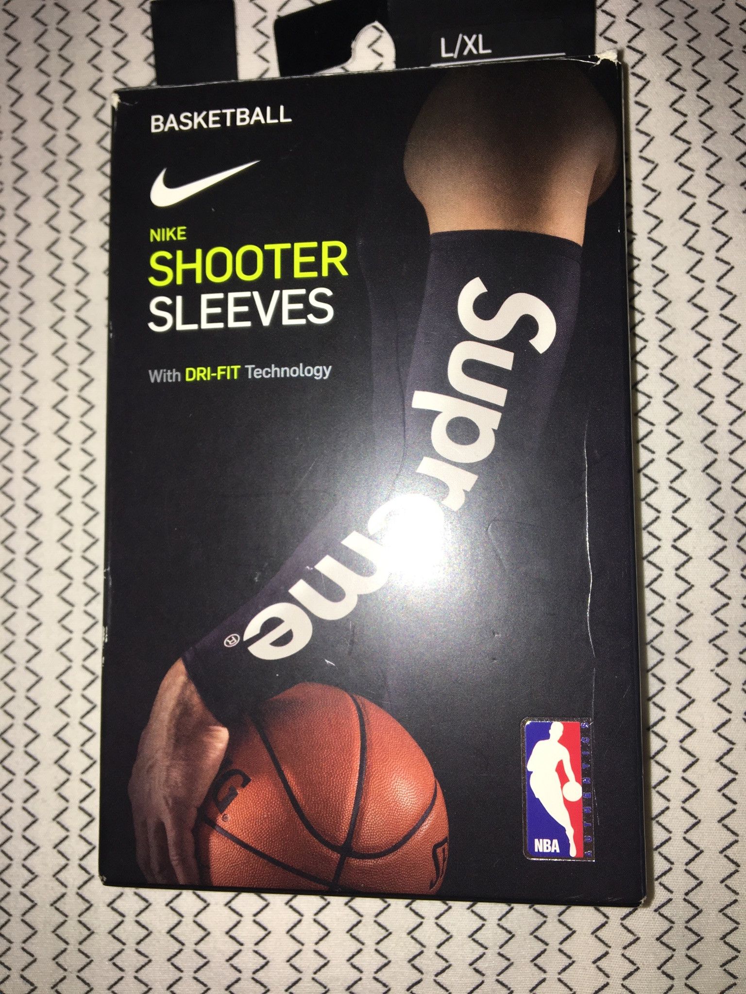 Black supreme shooting sleeve hotsell