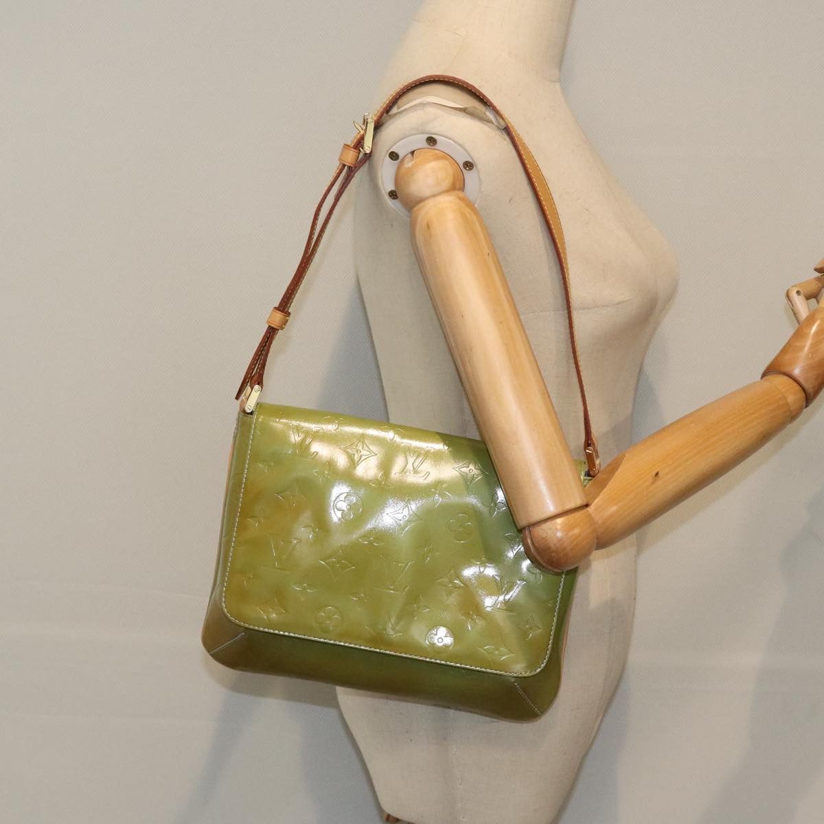 Louis Vuitton Thompson Street Green Patent Leather Shoulder Bag Size ONE SIZE - 11 Thumbnail
