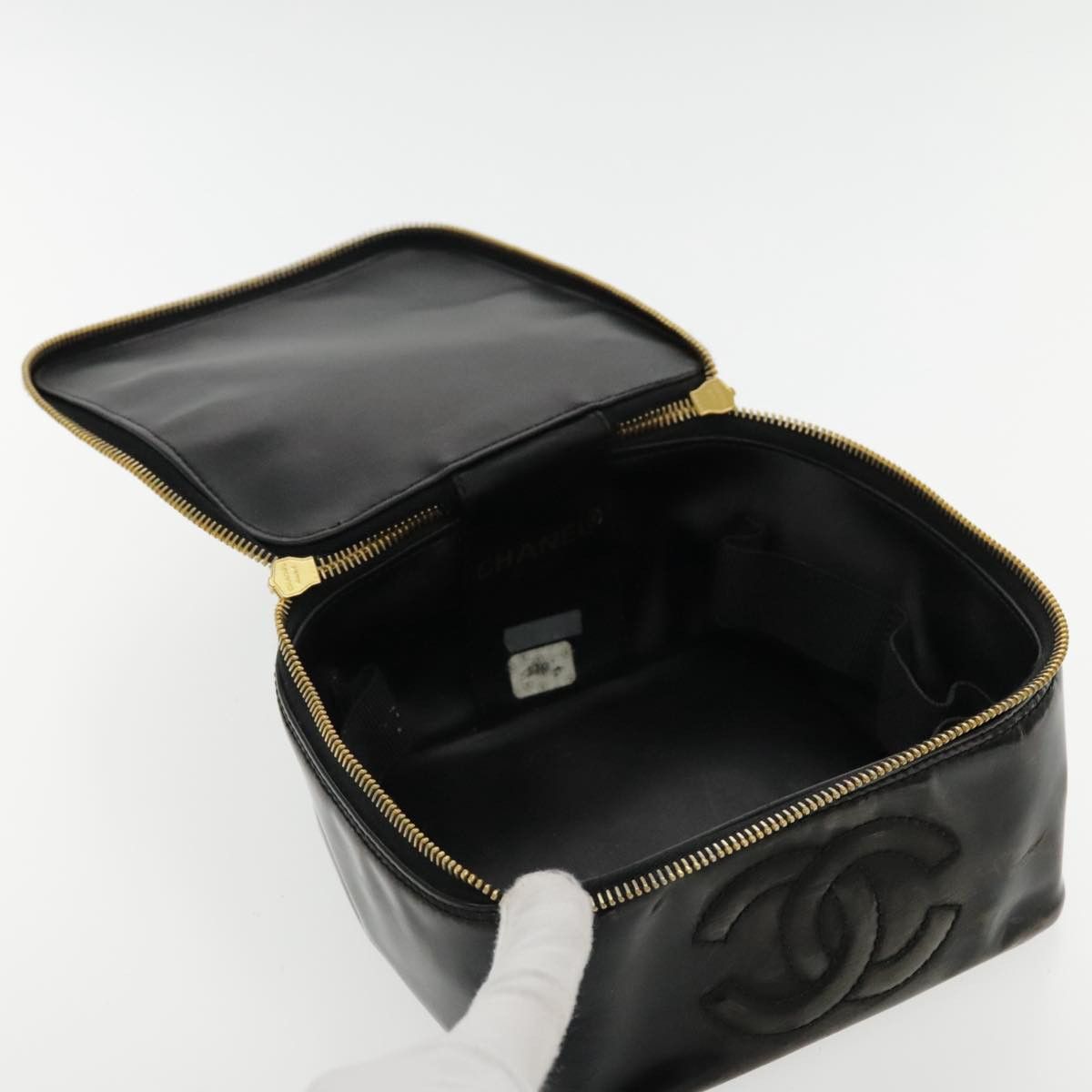 Chanel Vanity Black Patent Leather Clutch Bag (Pre-Owned) Size ONE SIZE - 17 Thumbnail