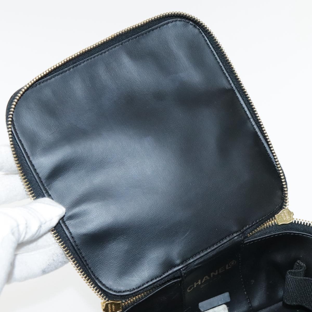 Chanel Vanity Black Patent Leather Clutch Bag (Pre-Owned) Size ONE SIZE - 18 Thumbnail