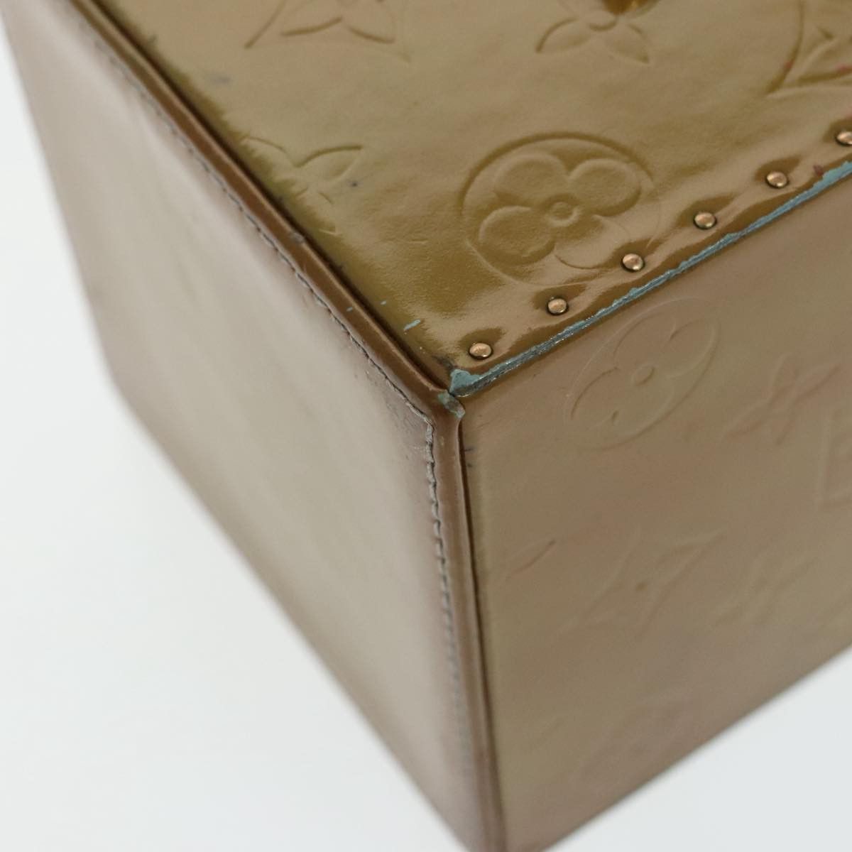 Louis Vuitton Bleecker Khaki Patent Leather Clutch Bag (Pre-Owned) Size ONE SIZE - 14 Thumbnail