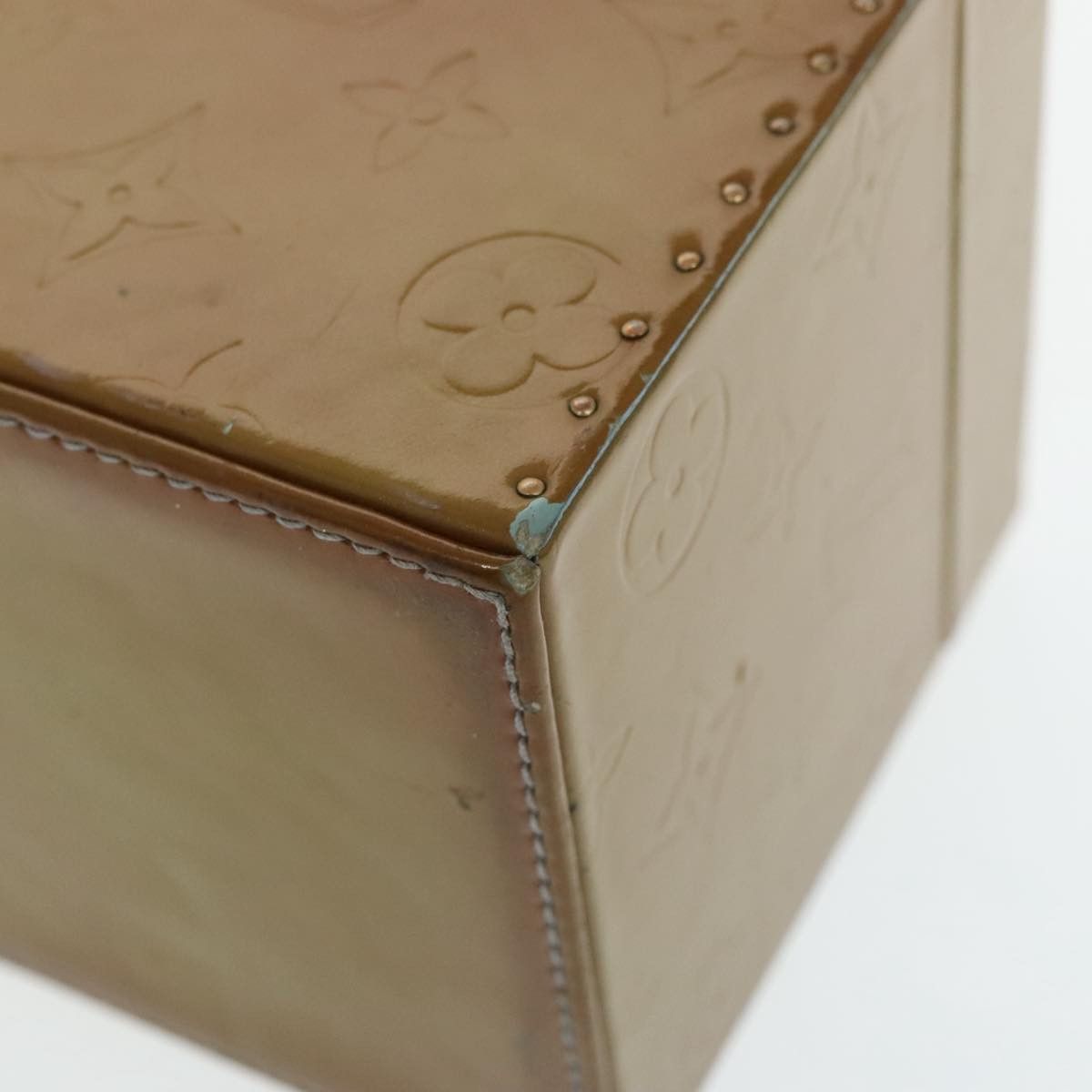 Louis Vuitton Bleecker Khaki Patent Leather Clutch Bag (Pre-Owned) Size ONE SIZE - 16 Thumbnail